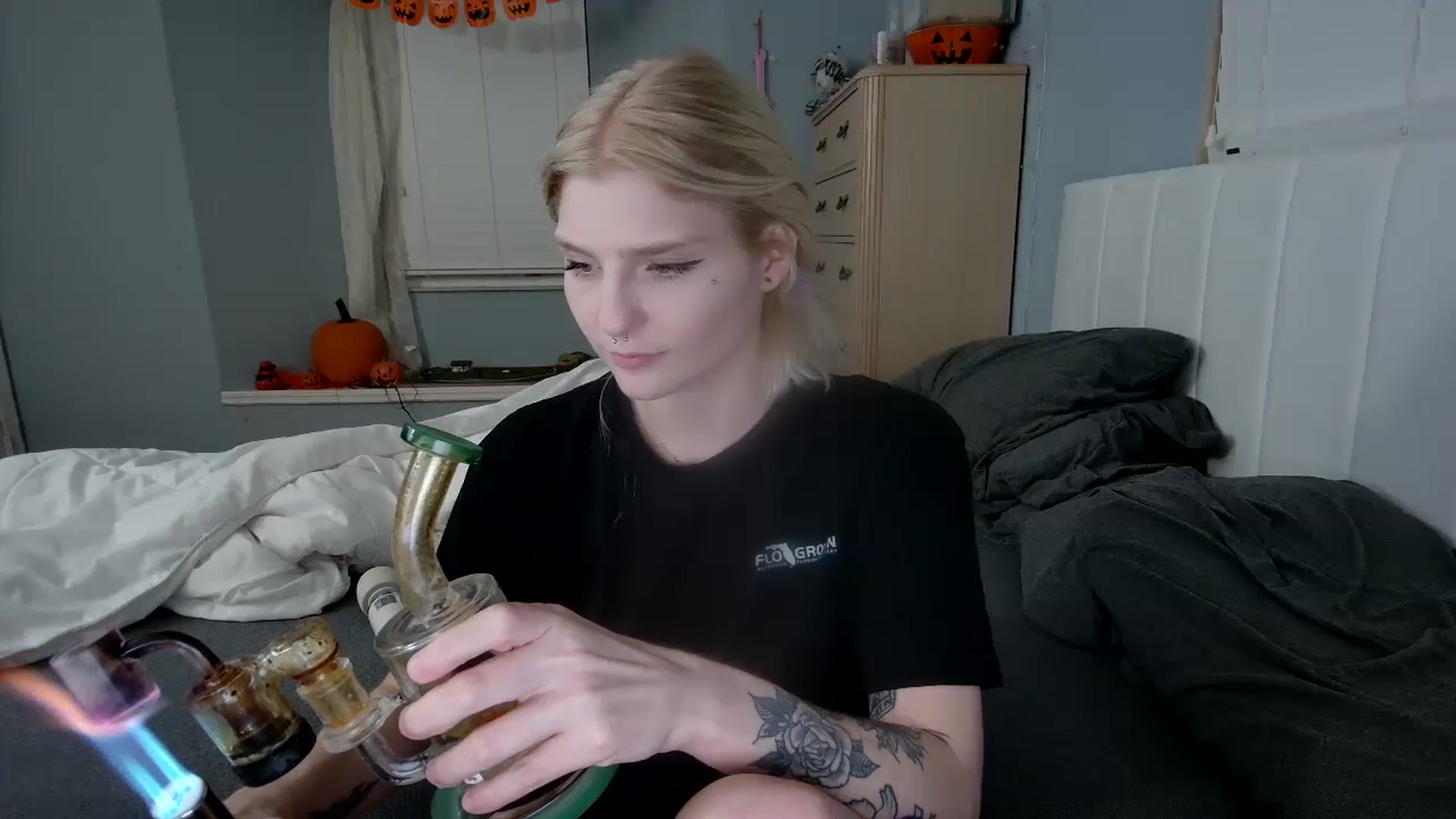 Gallery image thumbnail from DuckChan0's myfreecams stream on, 10/14/2024, 24:21 image 3 of 20