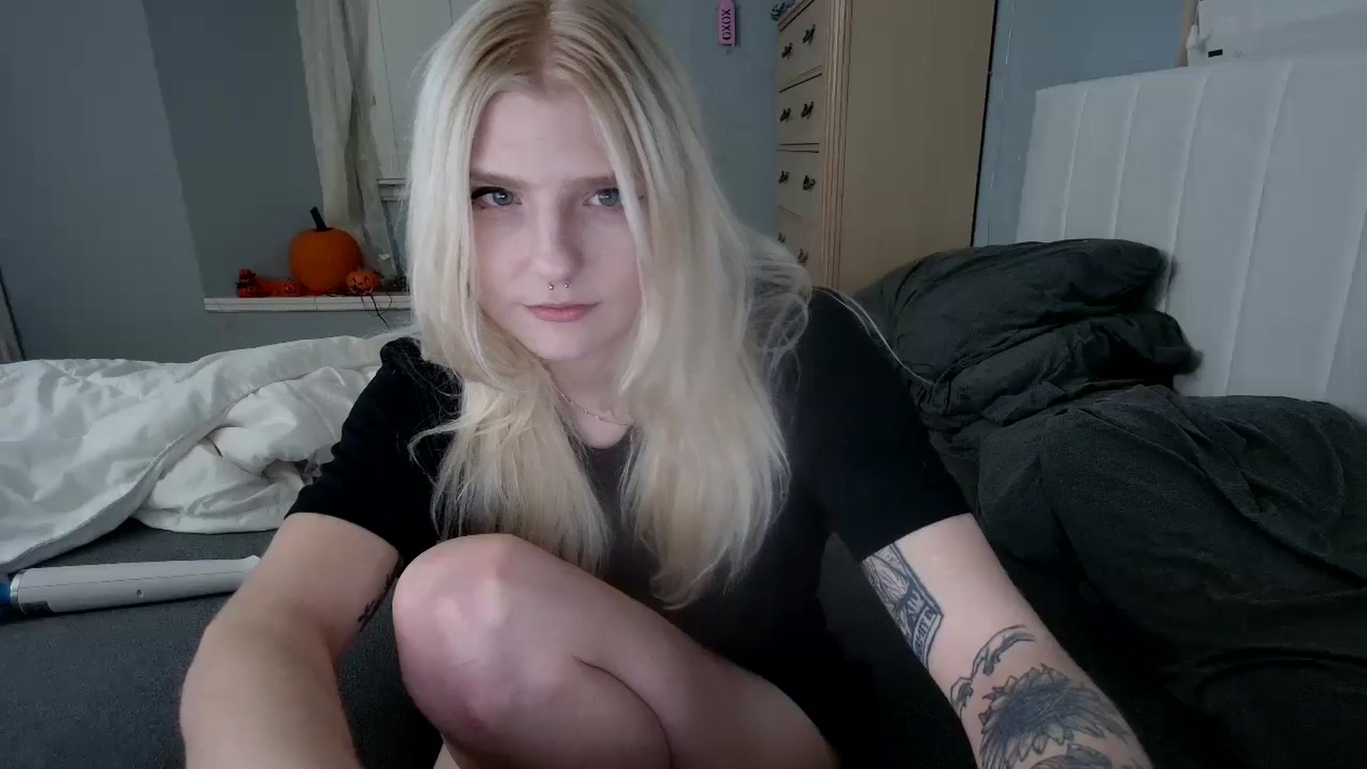 Gallery image thumbnail from DuckChan0's myfreecams stream on, 10/14/2024, 24:21 image 17 of 20