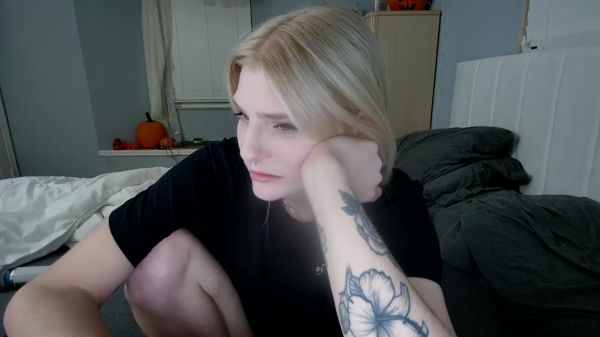 Gallery image thumbnail from DuckChan0's myfreecams stream on, 10/14/2024, 24:21 image 12 of 20