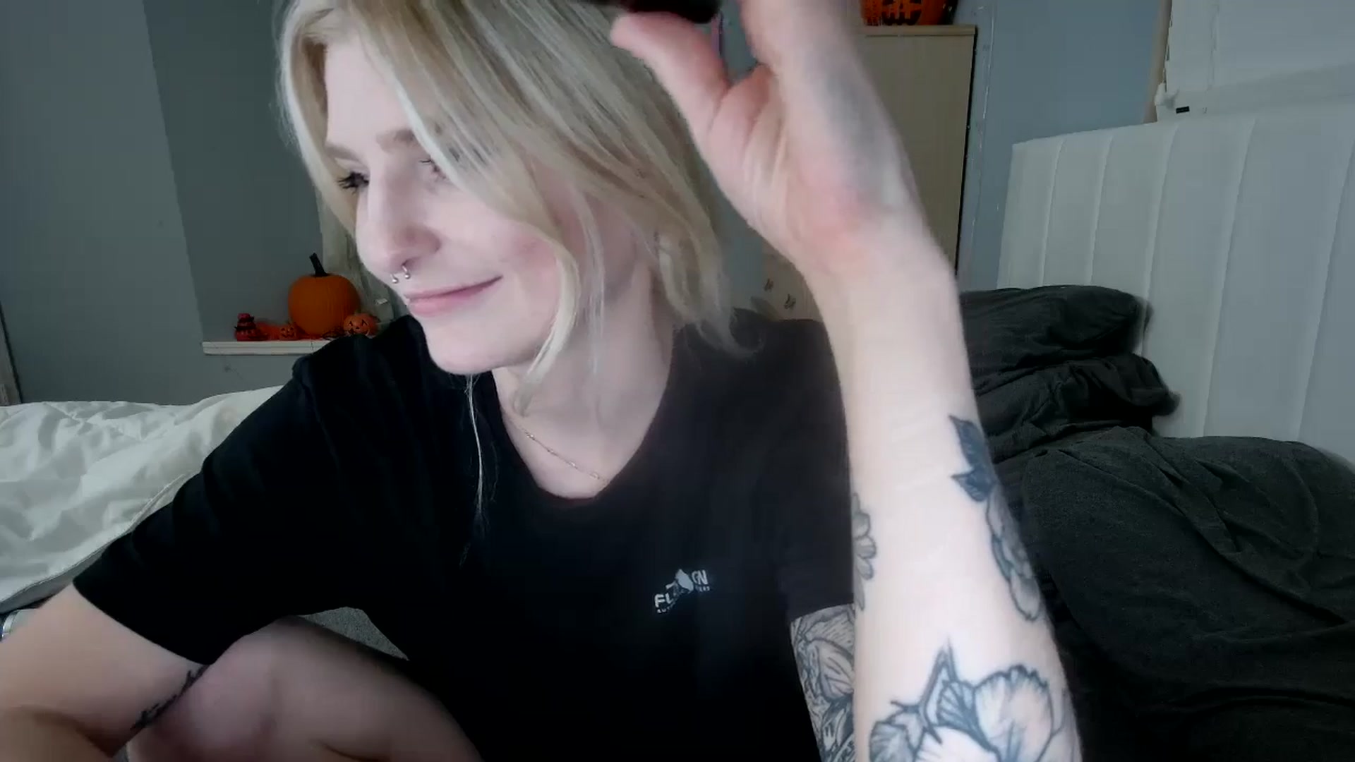 Gallery image thumbnail from DuckChan0's myfreecams stream on, 10/14/2024, 24:21 image 13 of 20