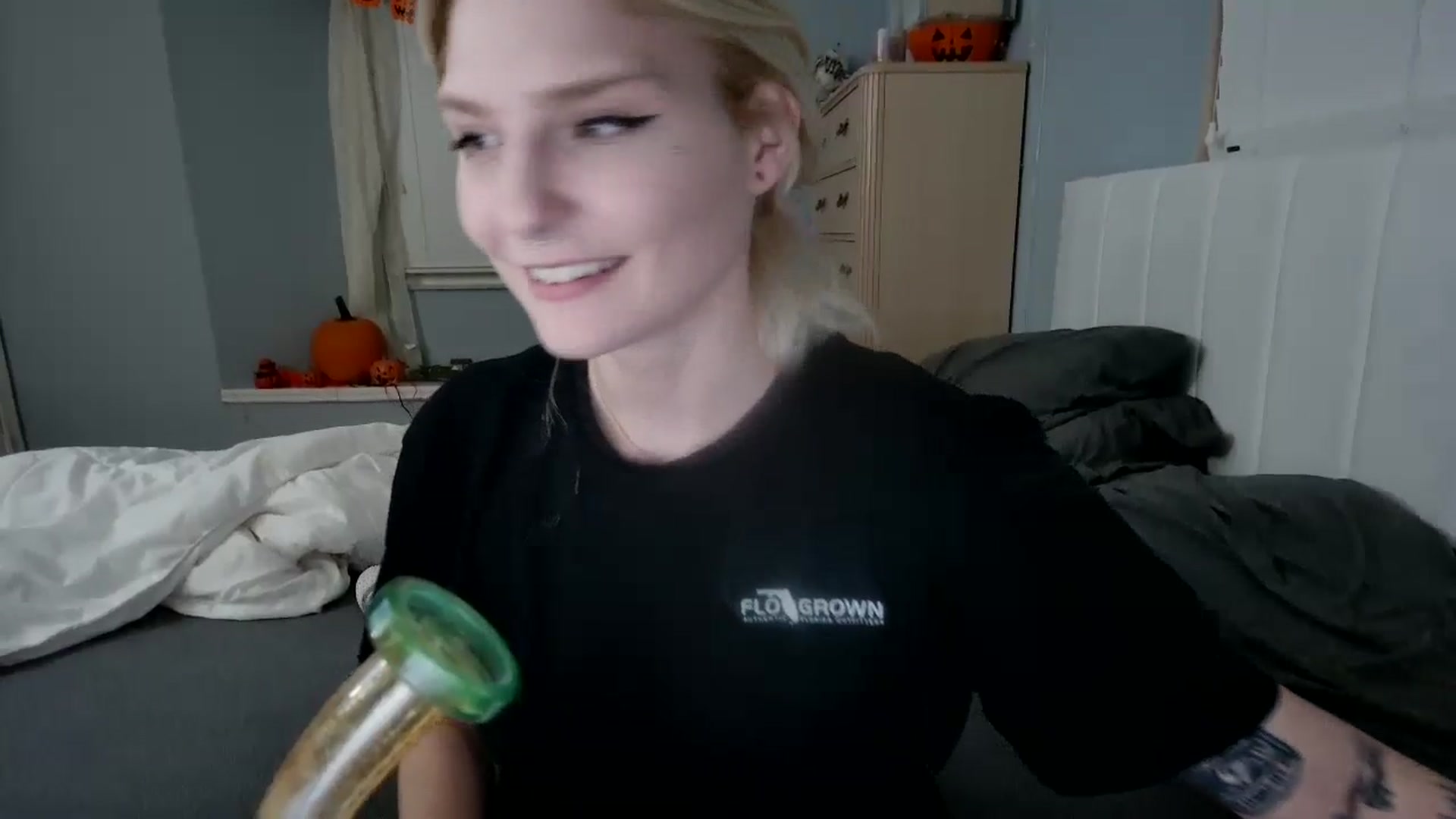 Gallery image thumbnail from DuckChan0's myfreecams stream on, 10/14/2024, 24:21 image 2 of 20
