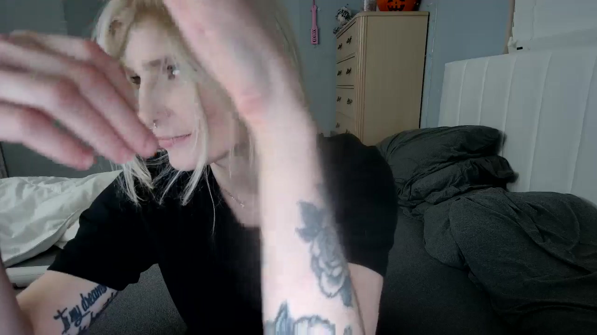 Gallery image thumbnail from DuckChan0's myfreecams stream on, 10/14/2024, 24:21 image 14 of 20
