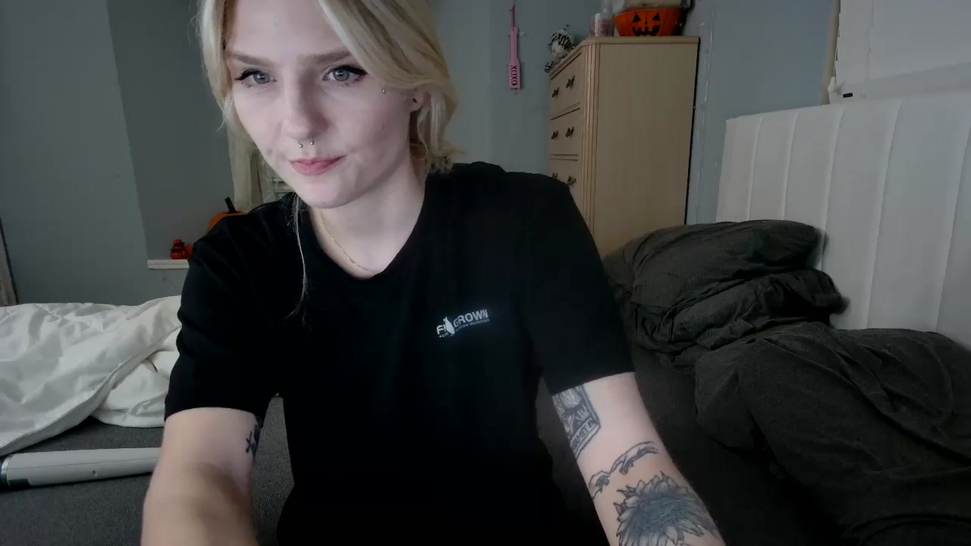 Gallery image thumbnail from DuckChan0's myfreecams stream on, 10/14/2024, 24:21 image 7 of 20