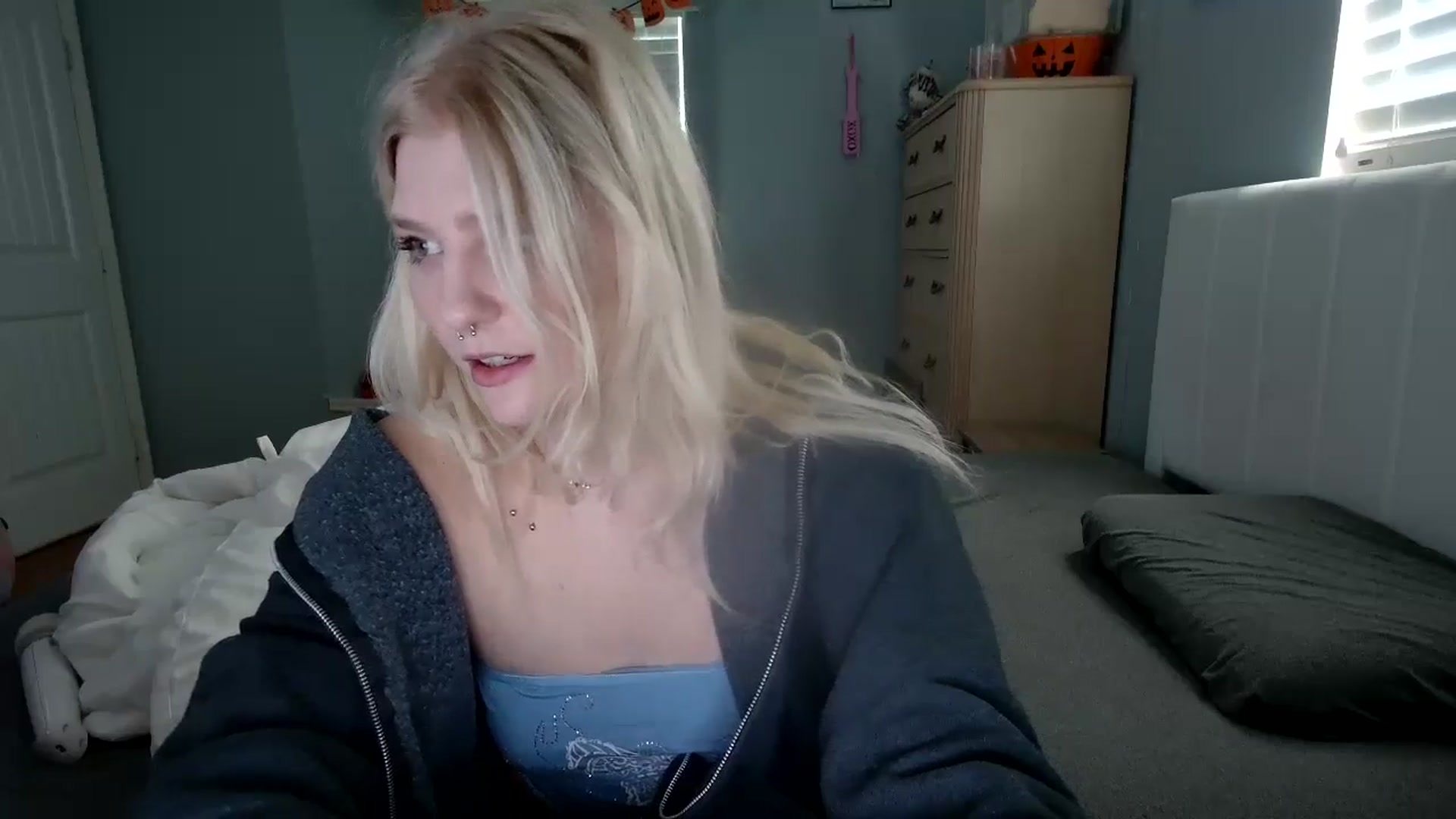 Gallery image thumbnail from DuckChan0's myfreecams stream on, 10/14/2024, 15:00 image 20 of 20