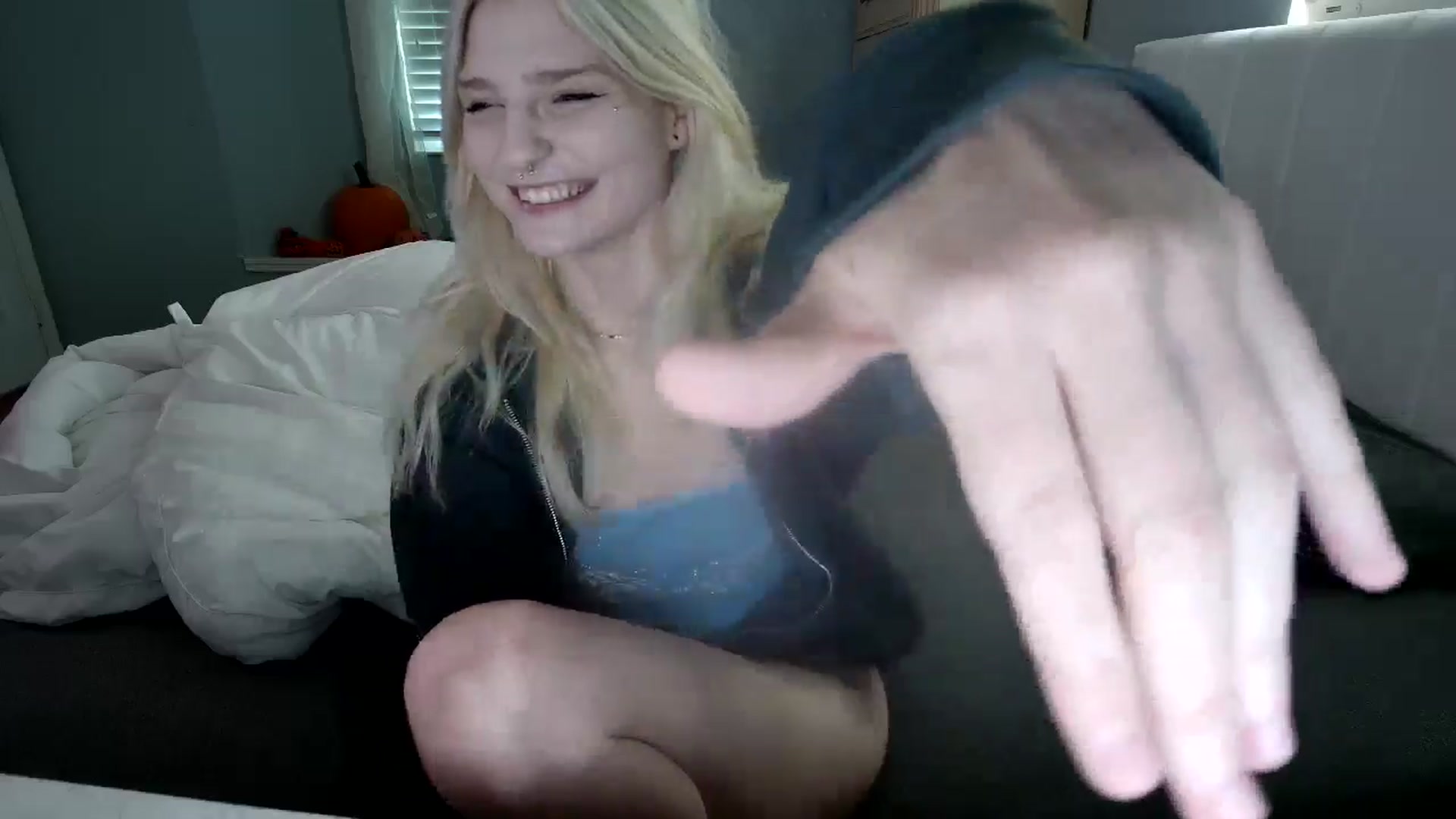 Gallery image thumbnail from DuckChan0's myfreecams stream on, 10/14/2024, 15:00 image 8 of 20