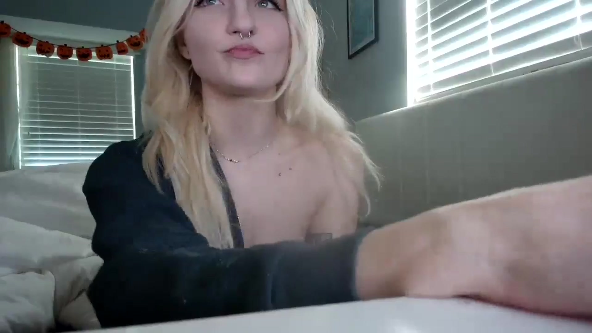 Gallery image thumbnail from DuckChan0's myfreecams stream on, 10/14/2024, 15:31 image 19 of 20