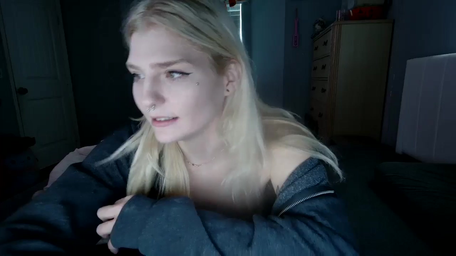 Gallery image thumbnail from DuckChan0's myfreecams stream on, 10/14/2024, 15:31 image 15 of 20