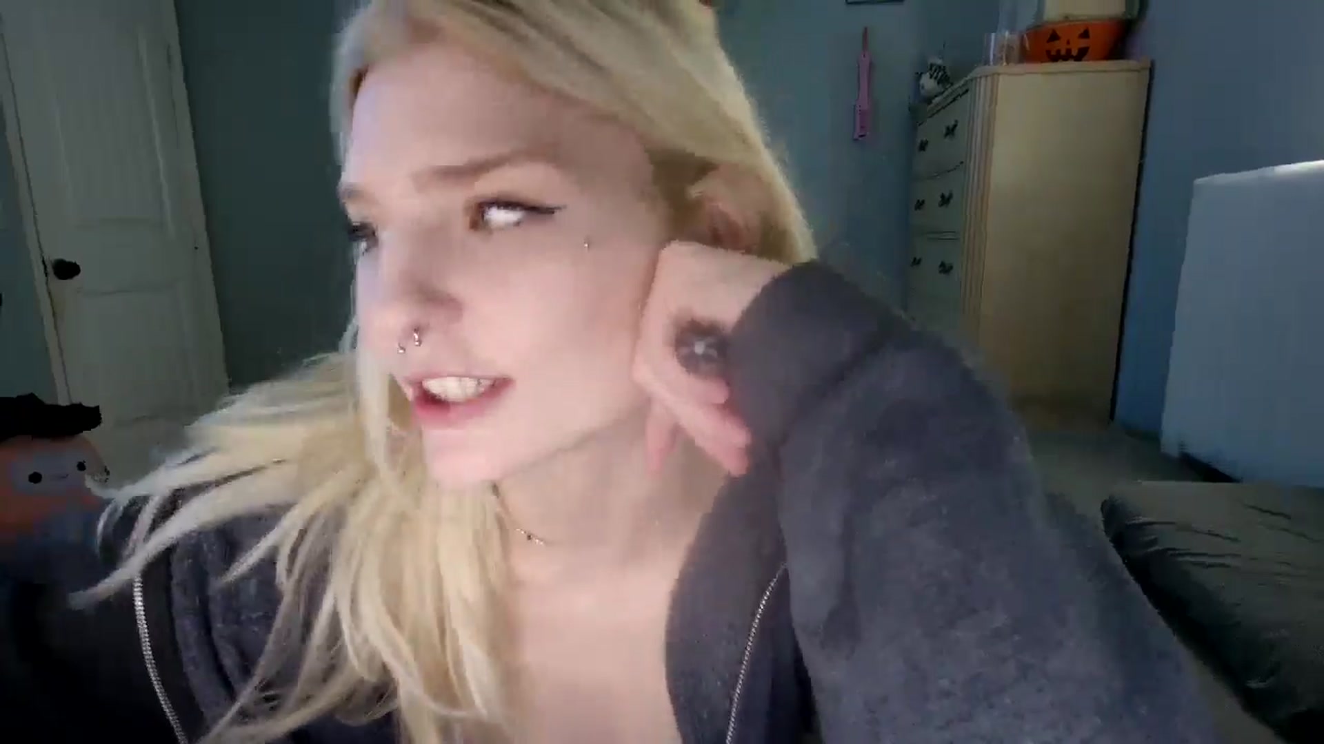Gallery image thumbnail from DuckChan0's myfreecams stream on, 10/14/2024, 15:31 image 5 of 20