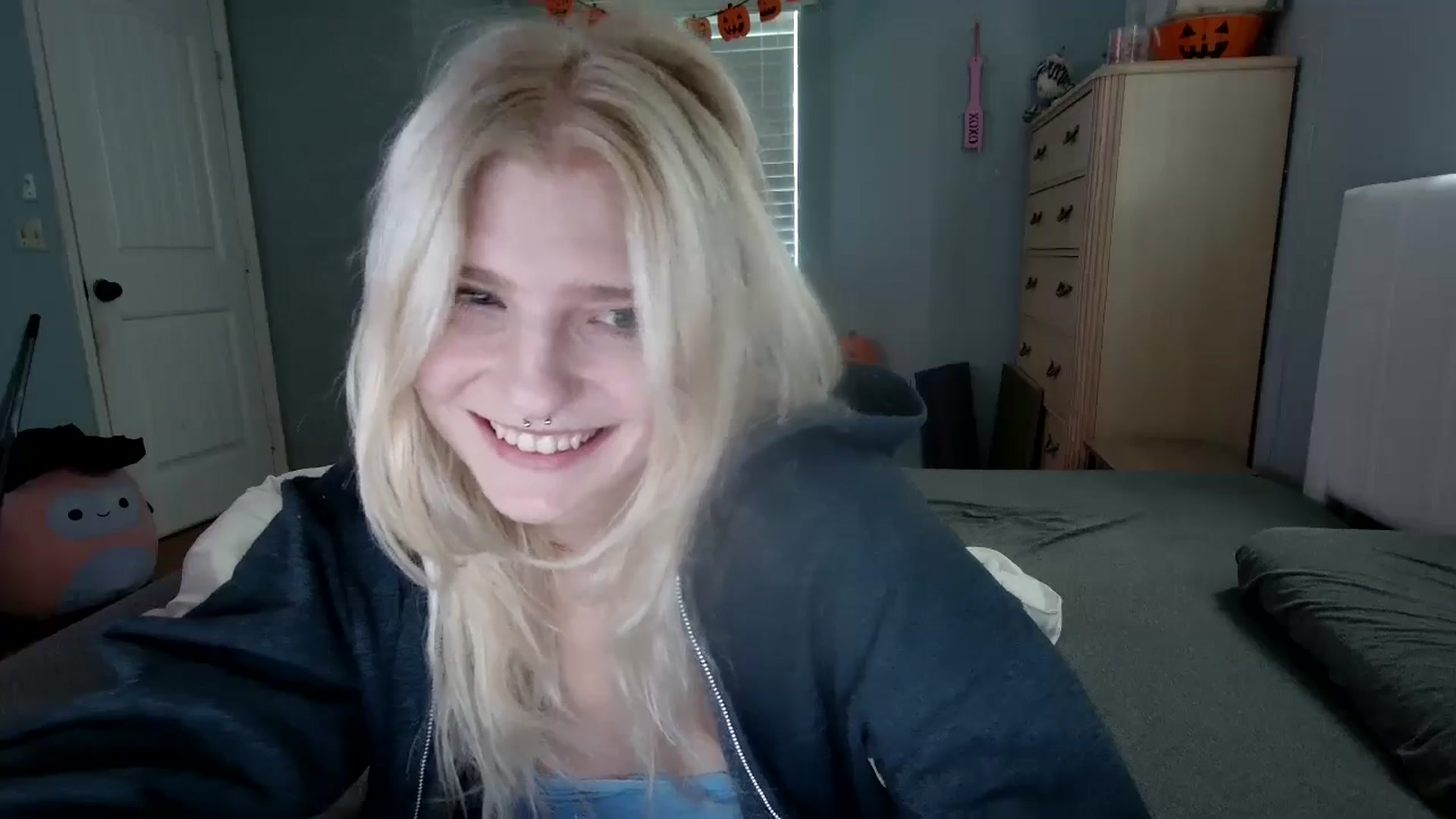 Gallery image thumbnail from DuckChan0's myfreecams stream on, 10/14/2024, 15:31 image 8 of 20