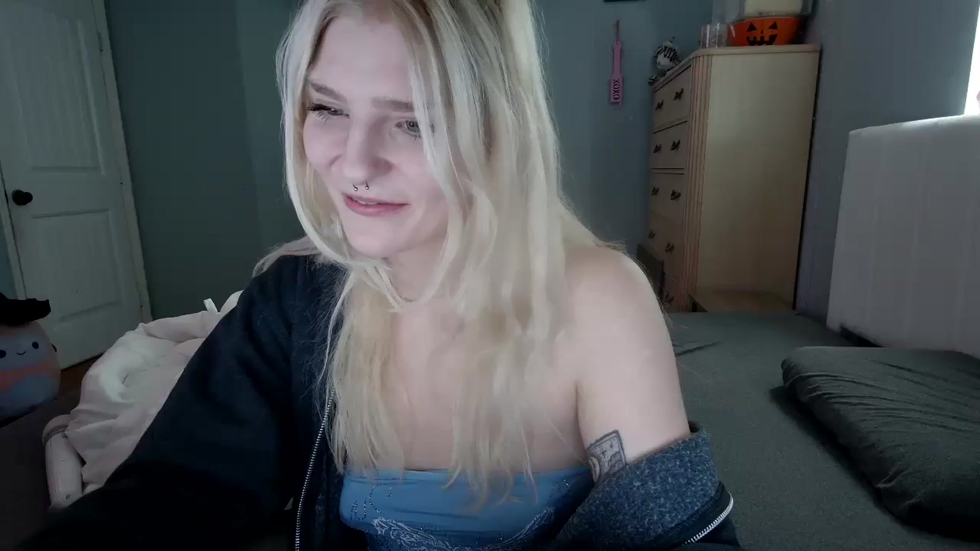 Gallery image thumbnail from DuckChan0's myfreecams stream on, 10/14/2024, 15:31 image 13 of 20