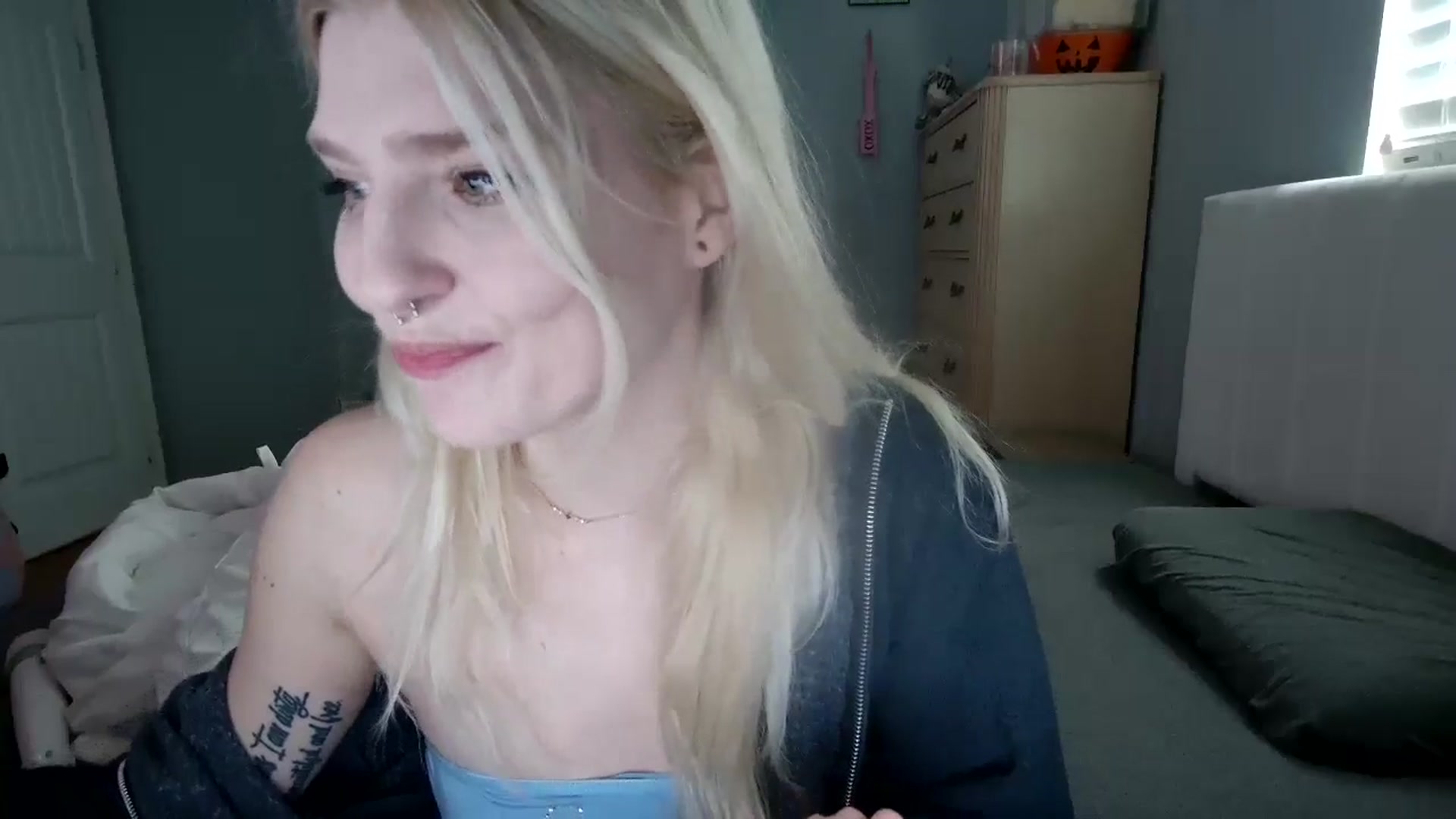 Gallery image thumbnail from DuckChan0's myfreecams stream on, 10/14/2024, 15:31 image 3 of 20