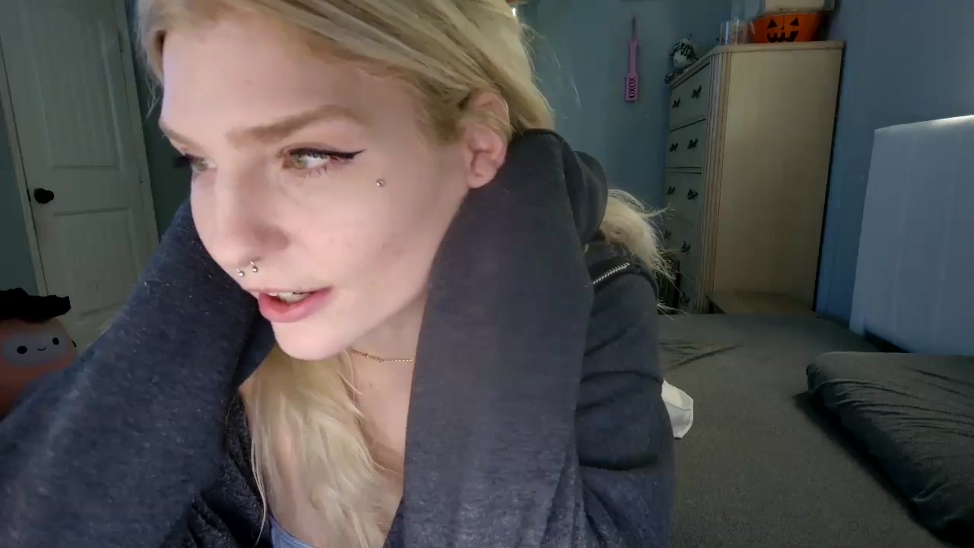 Gallery image thumbnail from DuckChan0's myfreecams stream on, 10/14/2024, 15:31 image 6 of 20