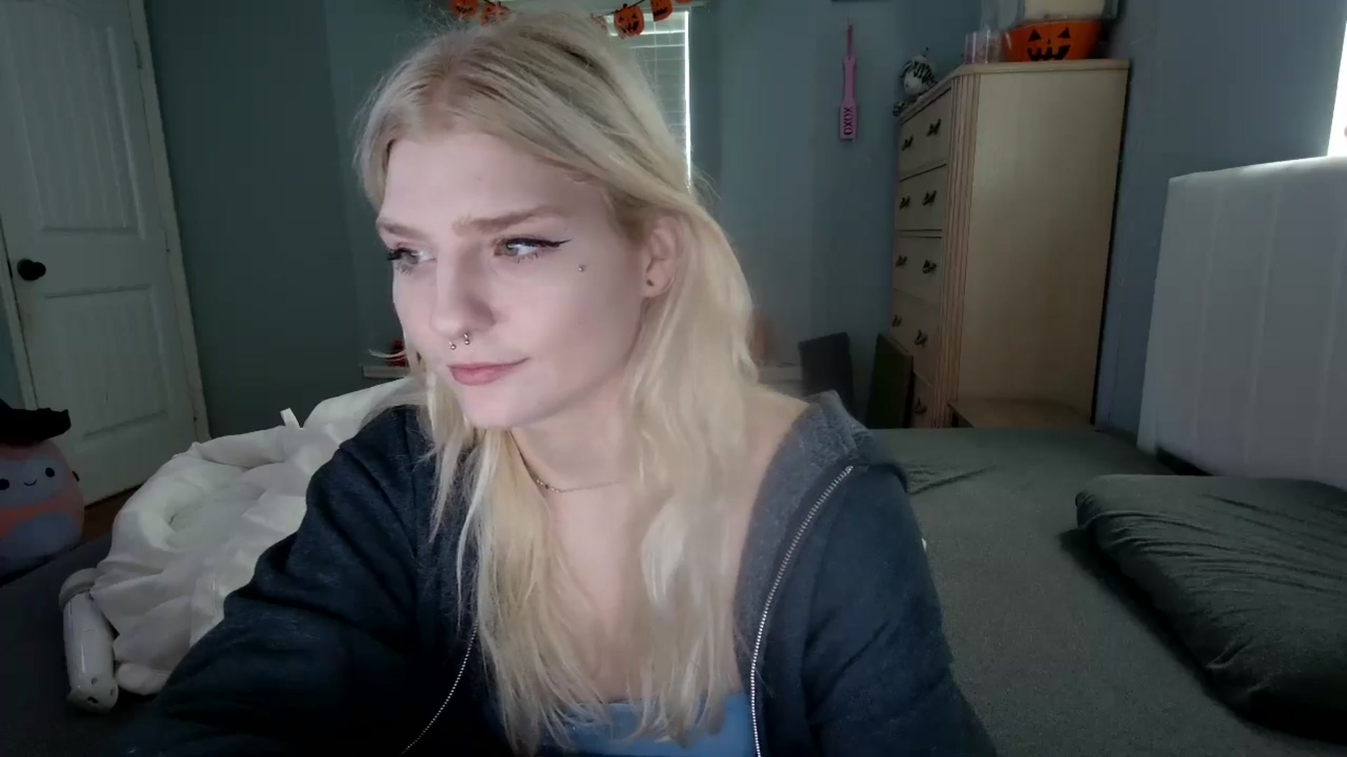Gallery image thumbnail from DuckChan0's myfreecams stream on, 10/14/2024, 15:31 image 11 of 20