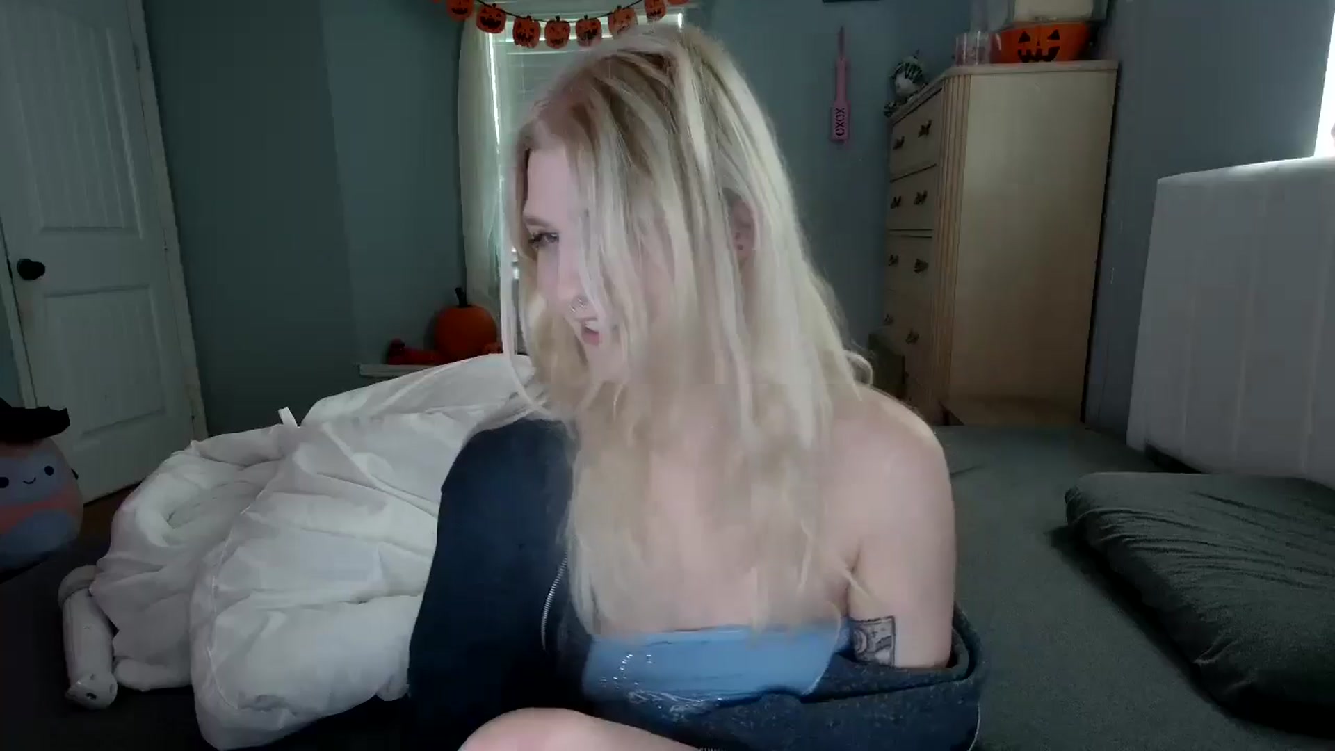 Gallery image thumbnail from DuckChan0's myfreecams stream on, 10/14/2024, 15:31 image 12 of 20