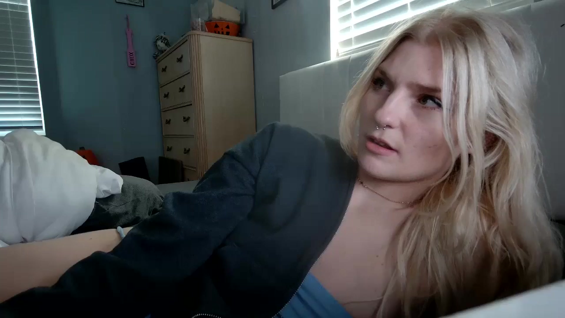 Gallery image thumbnail from DuckChan0's myfreecams stream on, 10/14/2024, 16:34 image 15 of 20