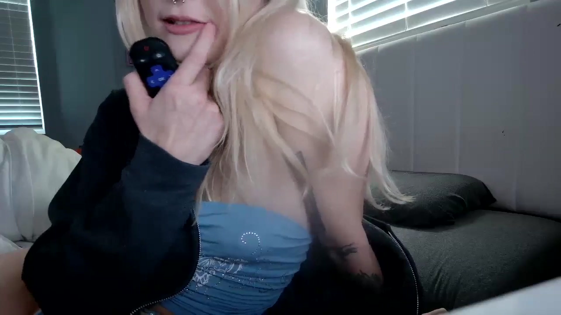 Gallery image thumbnail from DuckChan0's myfreecams stream on, 10/14/2024, 16:34 image 14 of 20