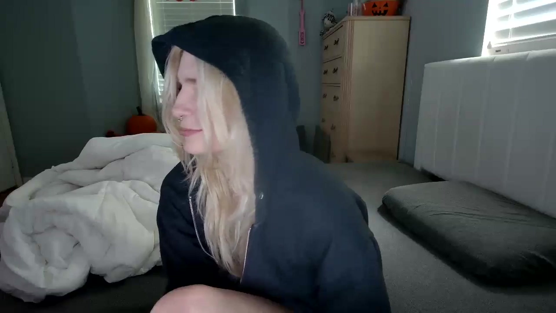 Gallery image thumbnail from DuckChan0's myfreecams stream on, 10/14/2024, 16:34 image 7 of 20