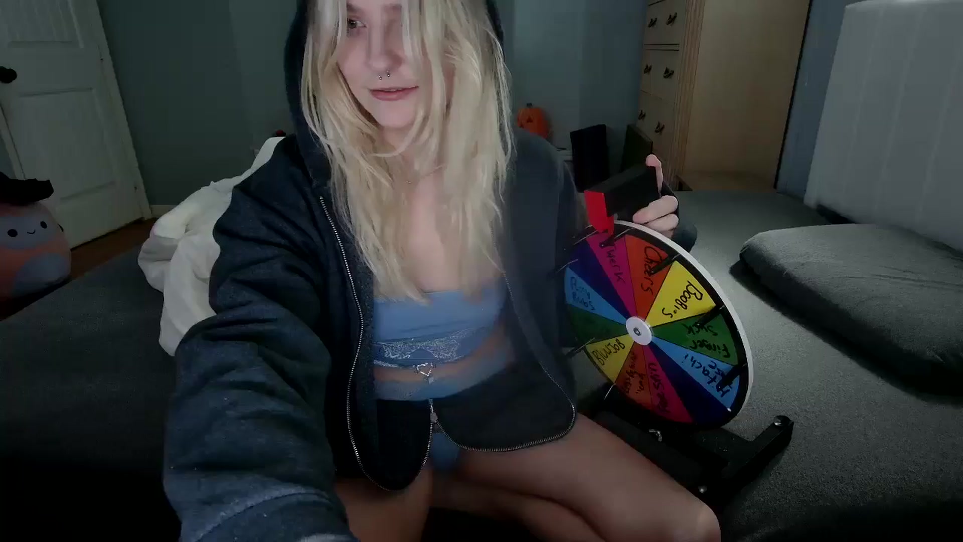 Gallery image thumbnail from DuckChan0's myfreecams stream on, 10/14/2024, 16:34 image 10 of 20