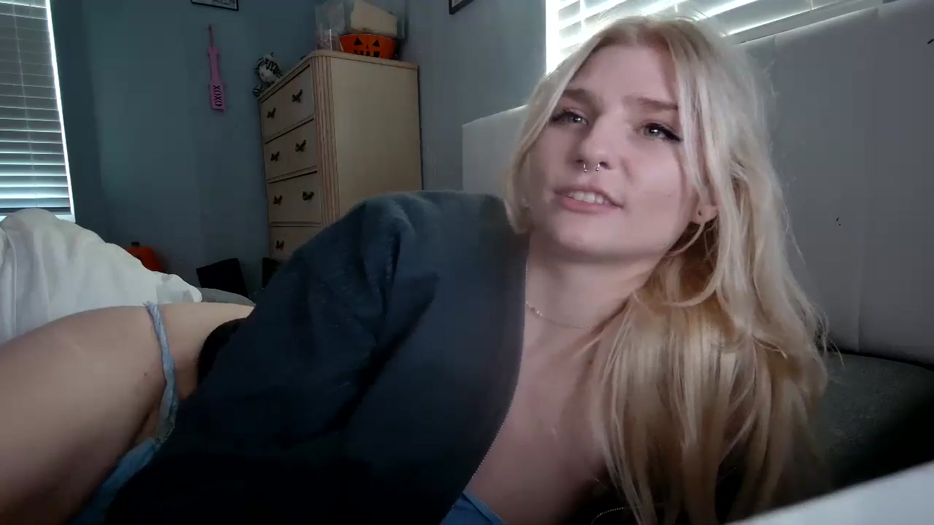 Gallery image thumbnail from DuckChan0's myfreecams stream on, 10/14/2024, 16:34 image 13 of 20