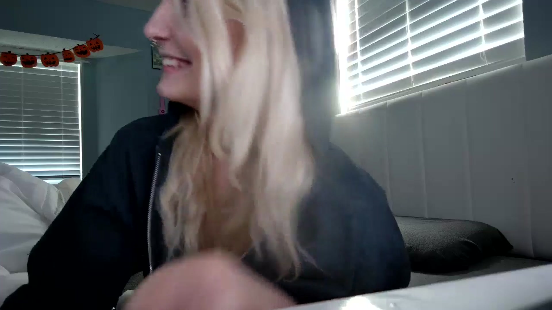 Gallery image thumbnail from DuckChan0's myfreecams stream on, 10/14/2024, 16:34 image 17 of 20