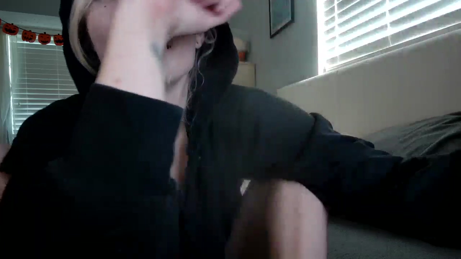 Gallery image thumbnail from DuckChan0's myfreecams stream on, 10/15/2024, 15:41 image 16 of 20