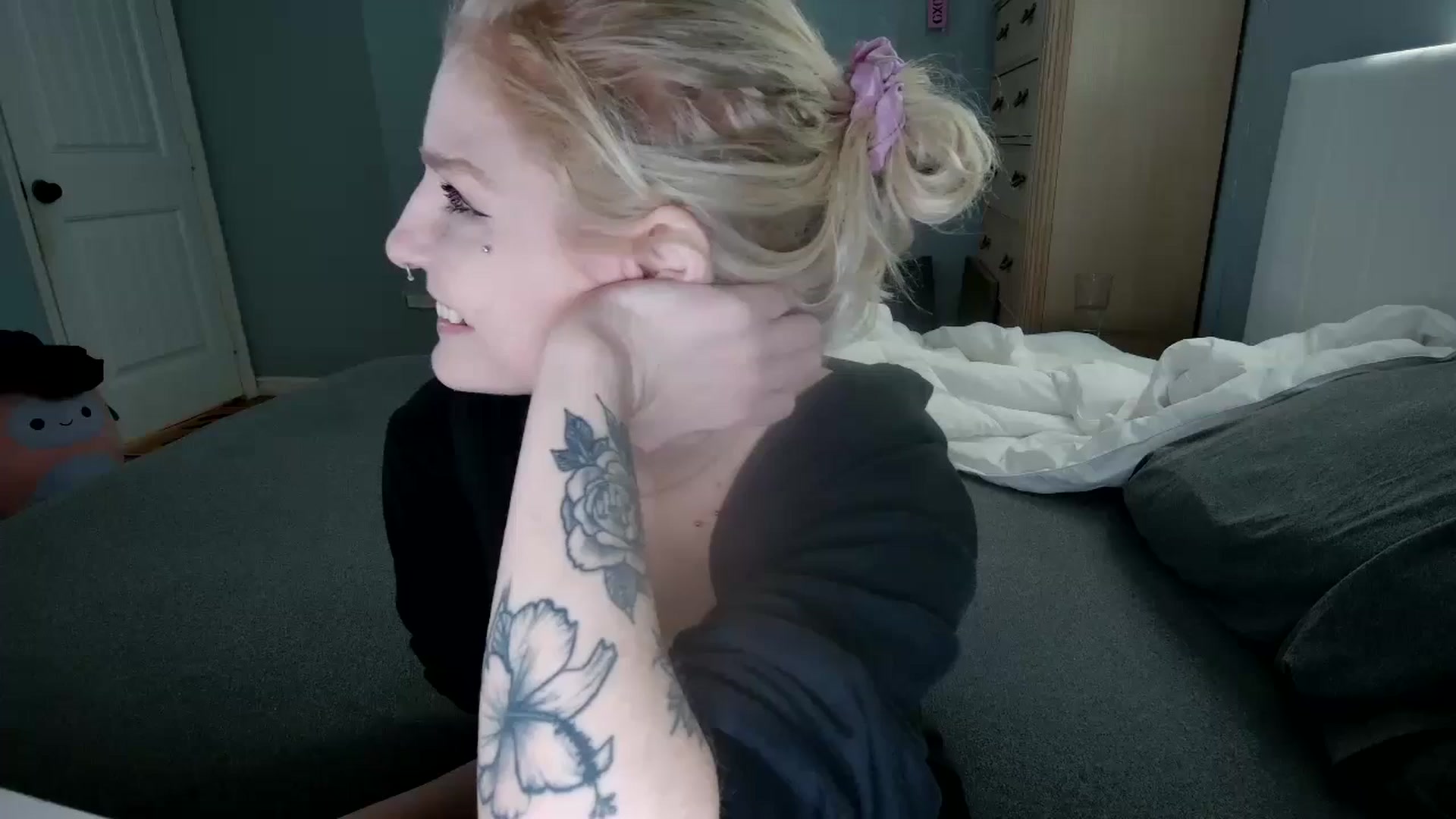 Gallery image thumbnail from DuckChan0's myfreecams stream on, 10/15/2024, 15:41 image 5 of 20