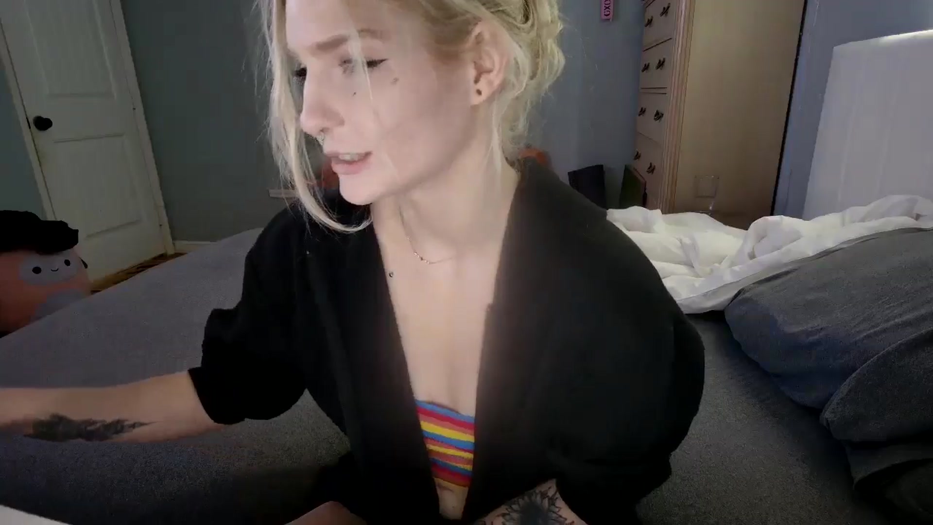 Gallery image thumbnail from DuckChan0's myfreecams stream on, 10/15/2024, 15:41 image 6 of 20