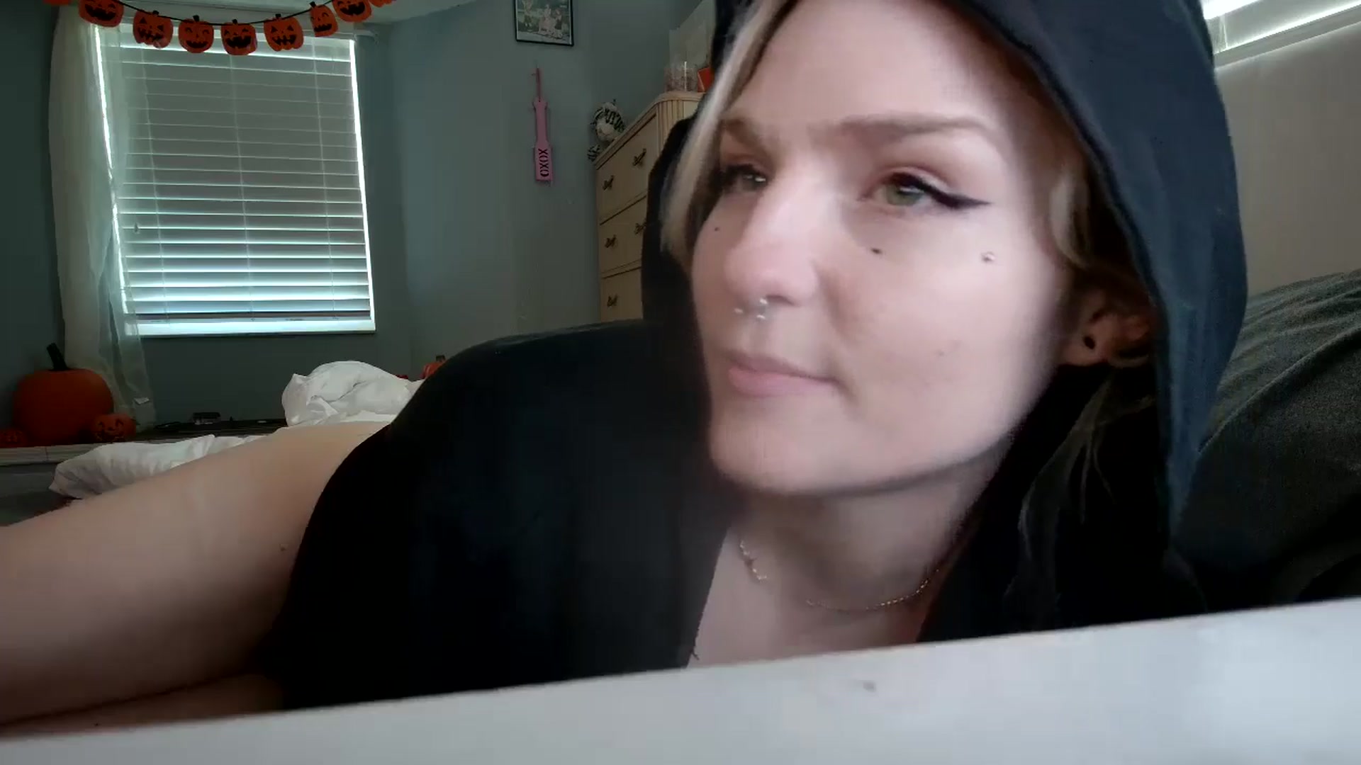 Gallery image thumbnail from DuckChan0's myfreecams stream on, 10/15/2024, 15:41 image 15 of 20