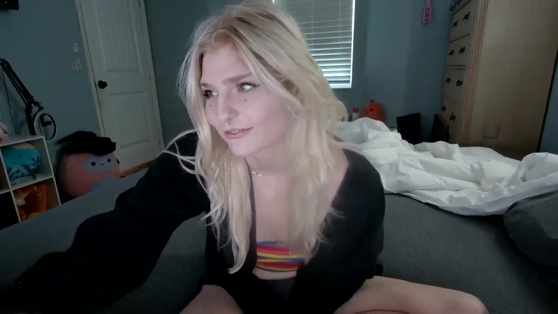 Gallery image thumbnail from DuckChan0's myfreecams stream on, 10/15/2024, 15:41 image 3 of 20