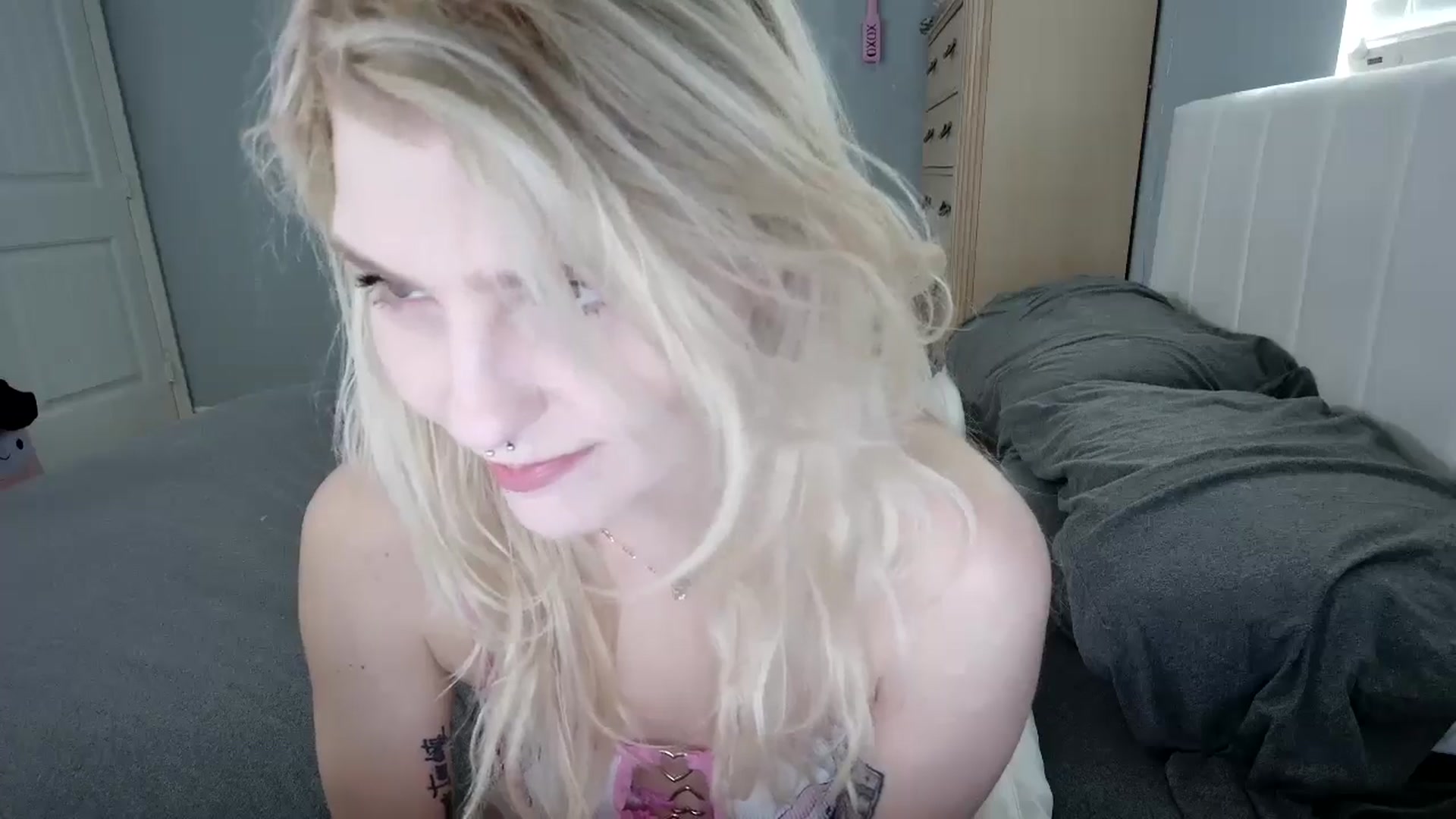 Gallery image thumbnail from DuckChan0's myfreecams stream on, 10/16/2024, 15:19 image 7 of 20