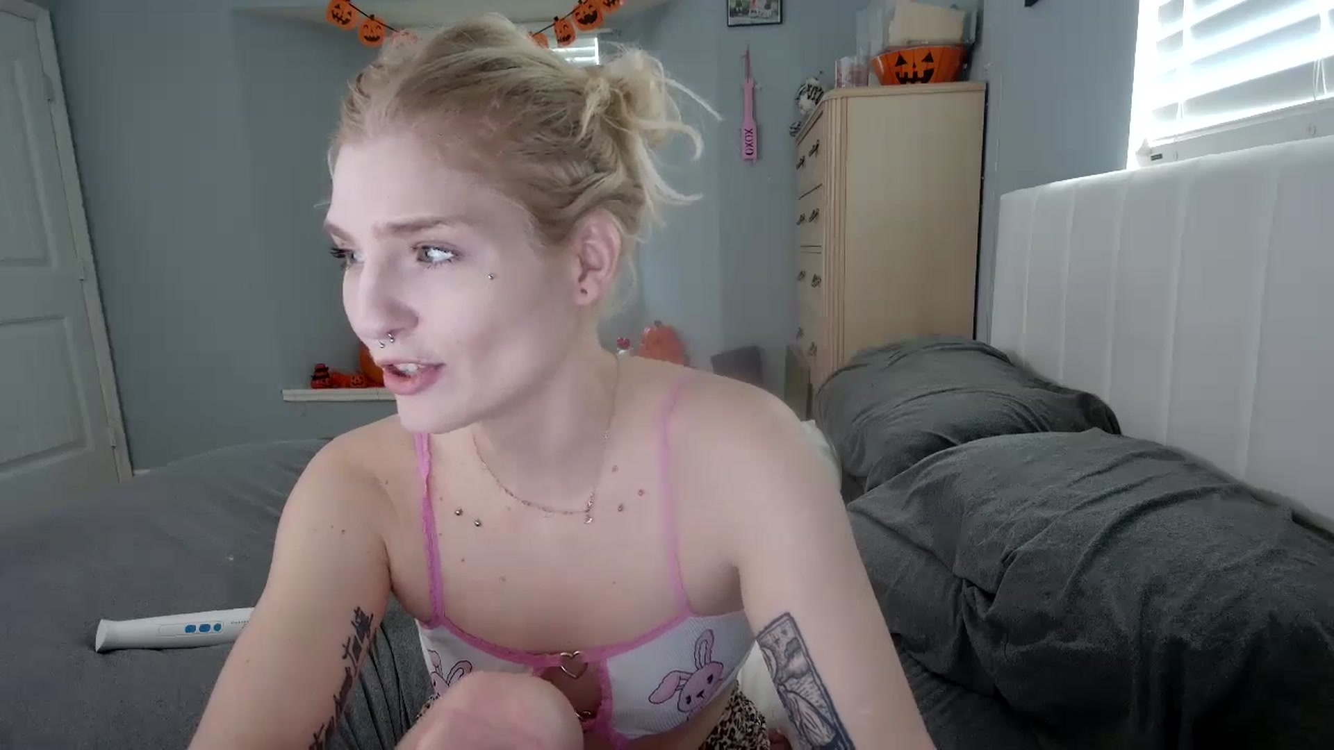 Gallery image thumbnail from DuckChan0's myfreecams stream on, 10/16/2024, 15:52 image 17 of 20