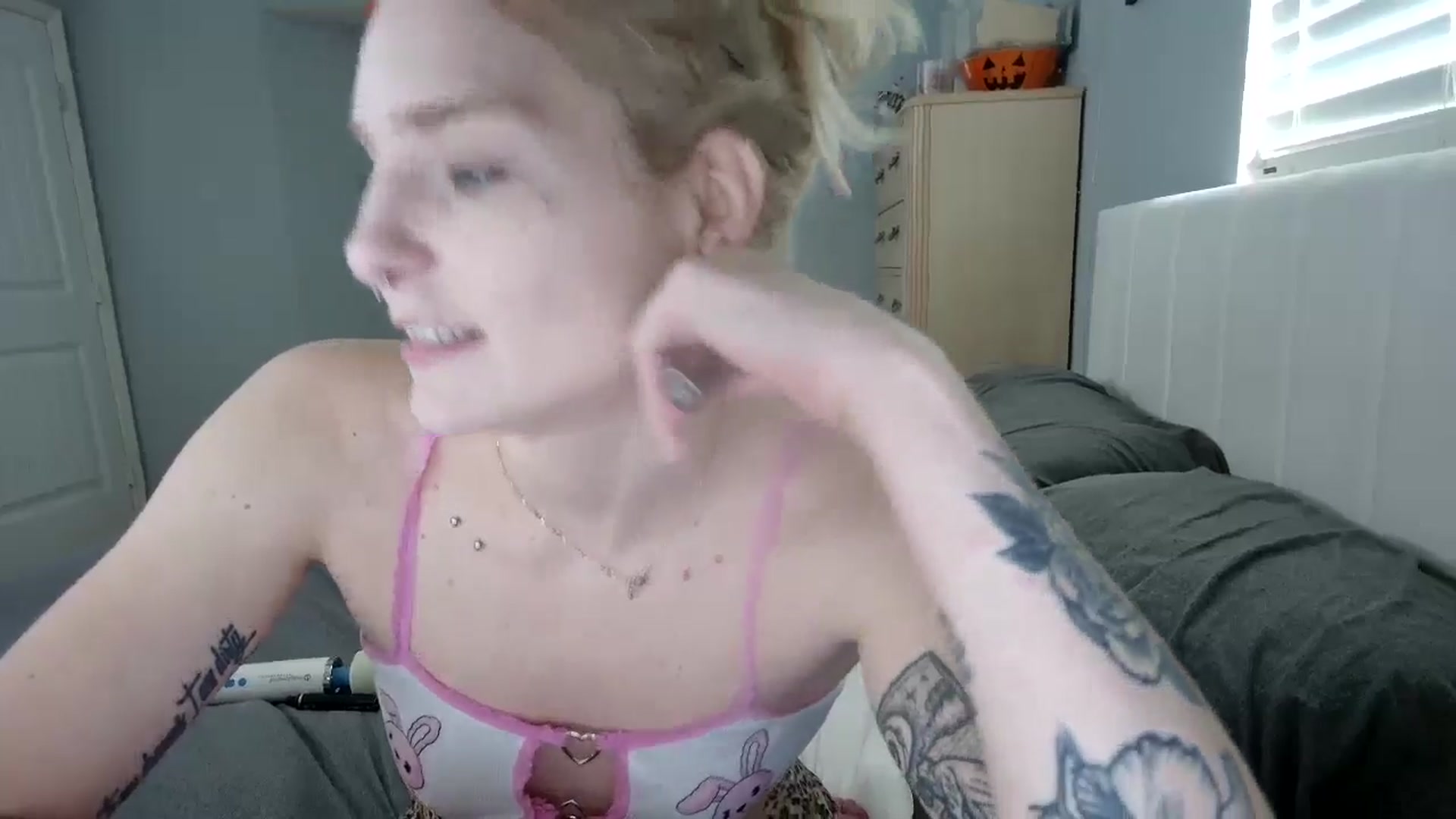 Gallery image thumbnail from DuckChan0's myfreecams stream on, 10/16/2024, 15:52 image 13 of 20