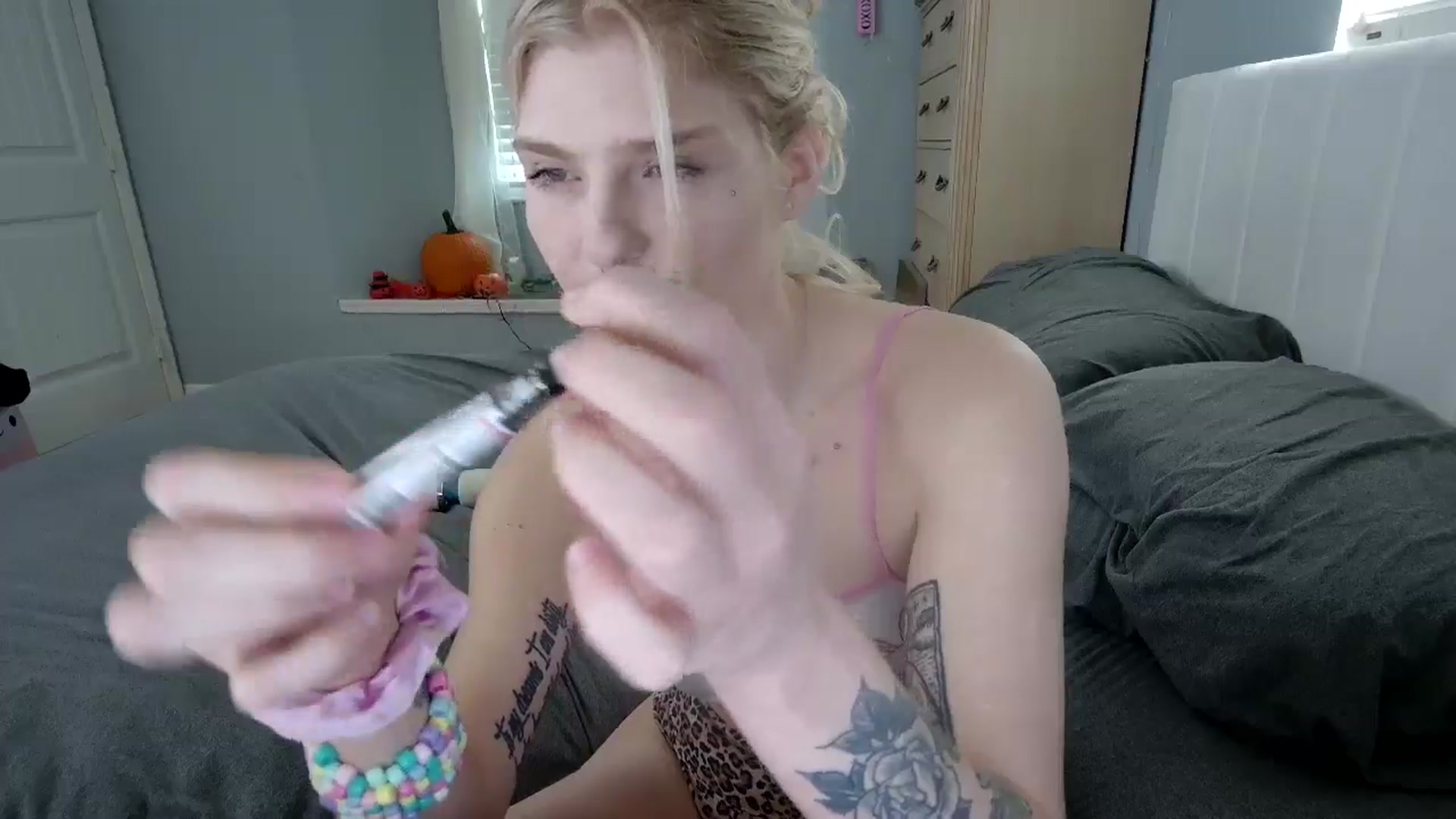 Gallery image thumbnail from DuckChan0's myfreecams stream on, 10/16/2024, 15:52 image 4 of 20
