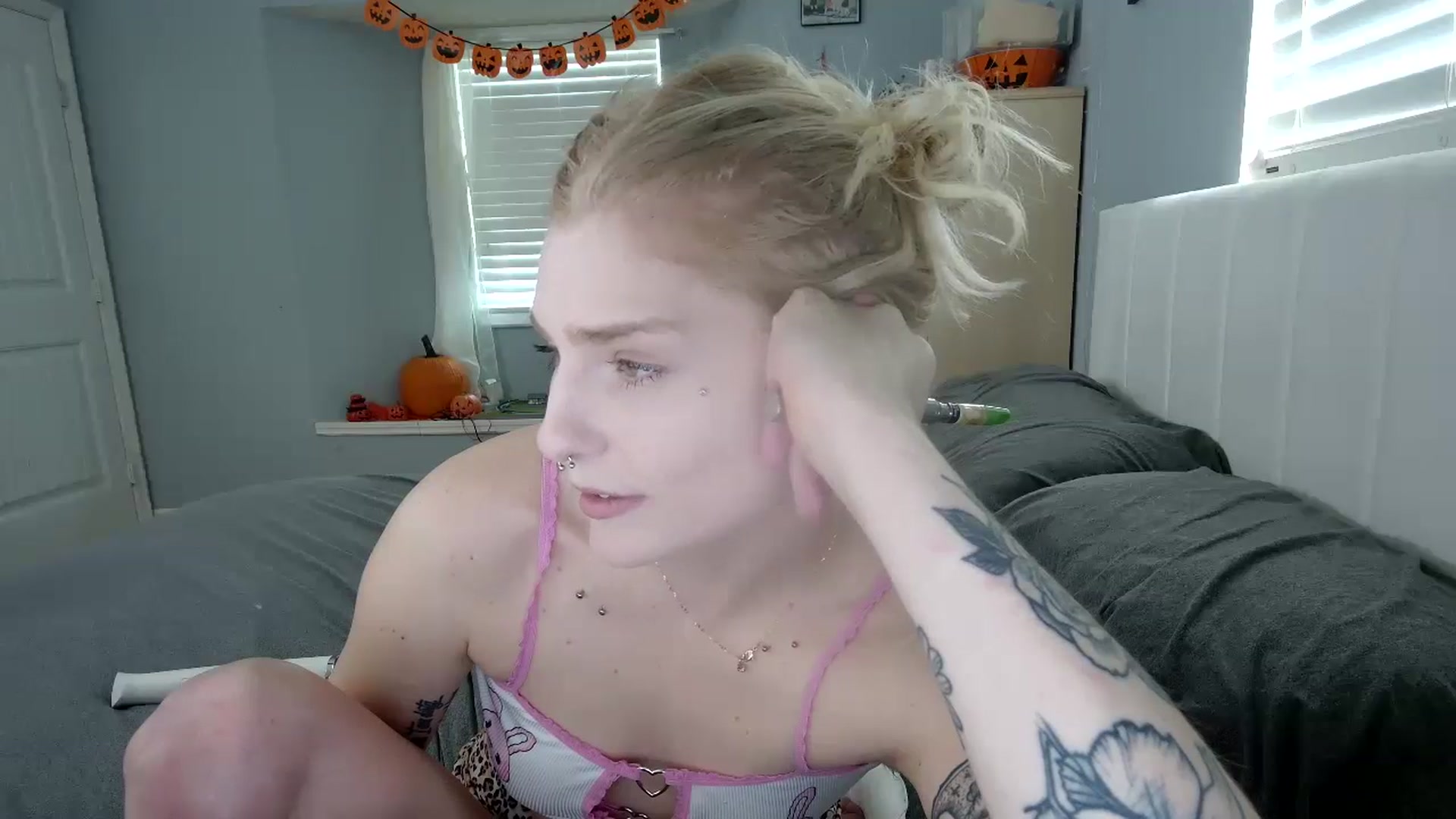 Gallery image thumbnail from DuckChan0's myfreecams stream on, 10/16/2024, 15:52 image 14 of 20