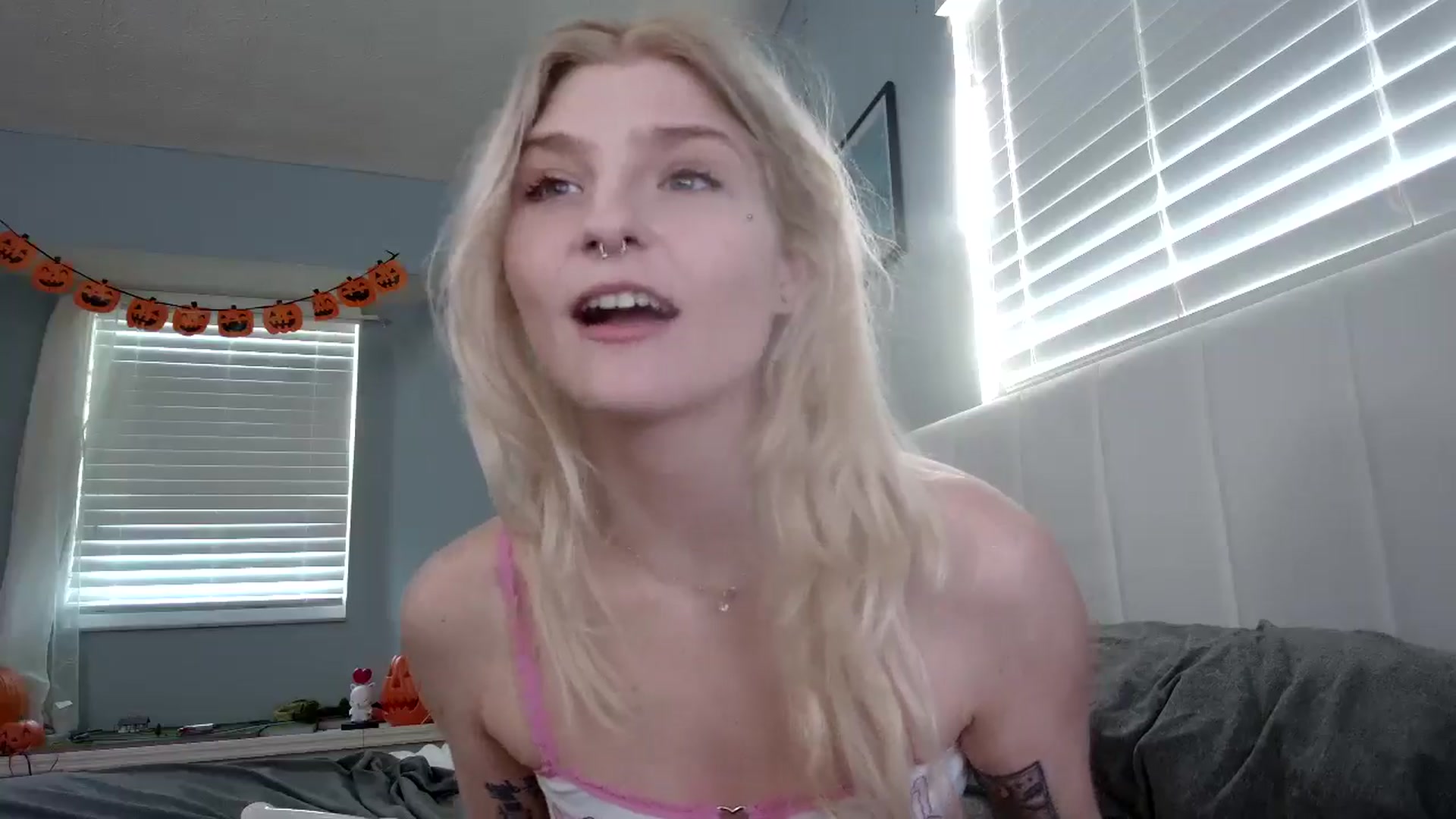 Gallery image thumbnail from DuckChan0's myfreecams stream on, 10/16/2024, 17:04 image 7 of 20