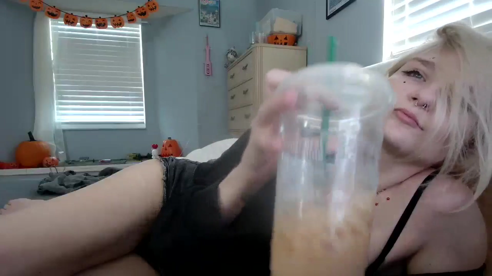 Gallery image thumbnail from DuckChan0's myfreecams stream on, 10/17/2024, 15:32 image 18 of 20
