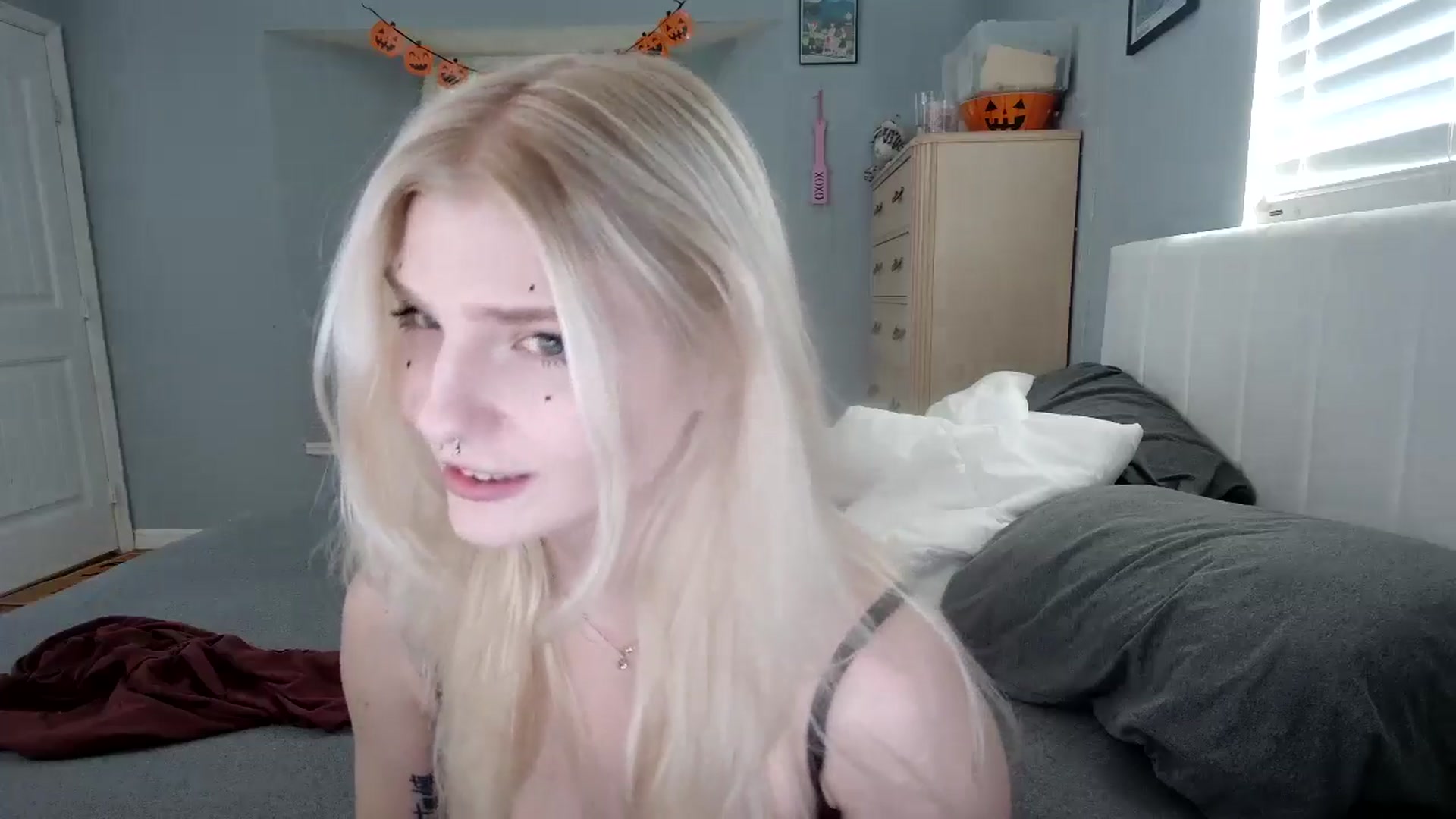 Gallery image thumbnail from DuckChan0's myfreecams stream on, 10/17/2024, 15:32 image 5 of 20
