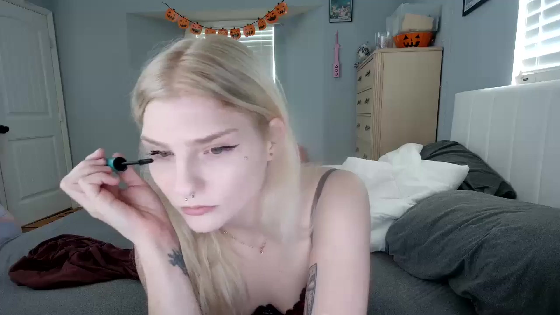 Gallery image thumbnail from DuckChan0's myfreecams stream on, 10/17/2024, 15:32 image 2 of 20