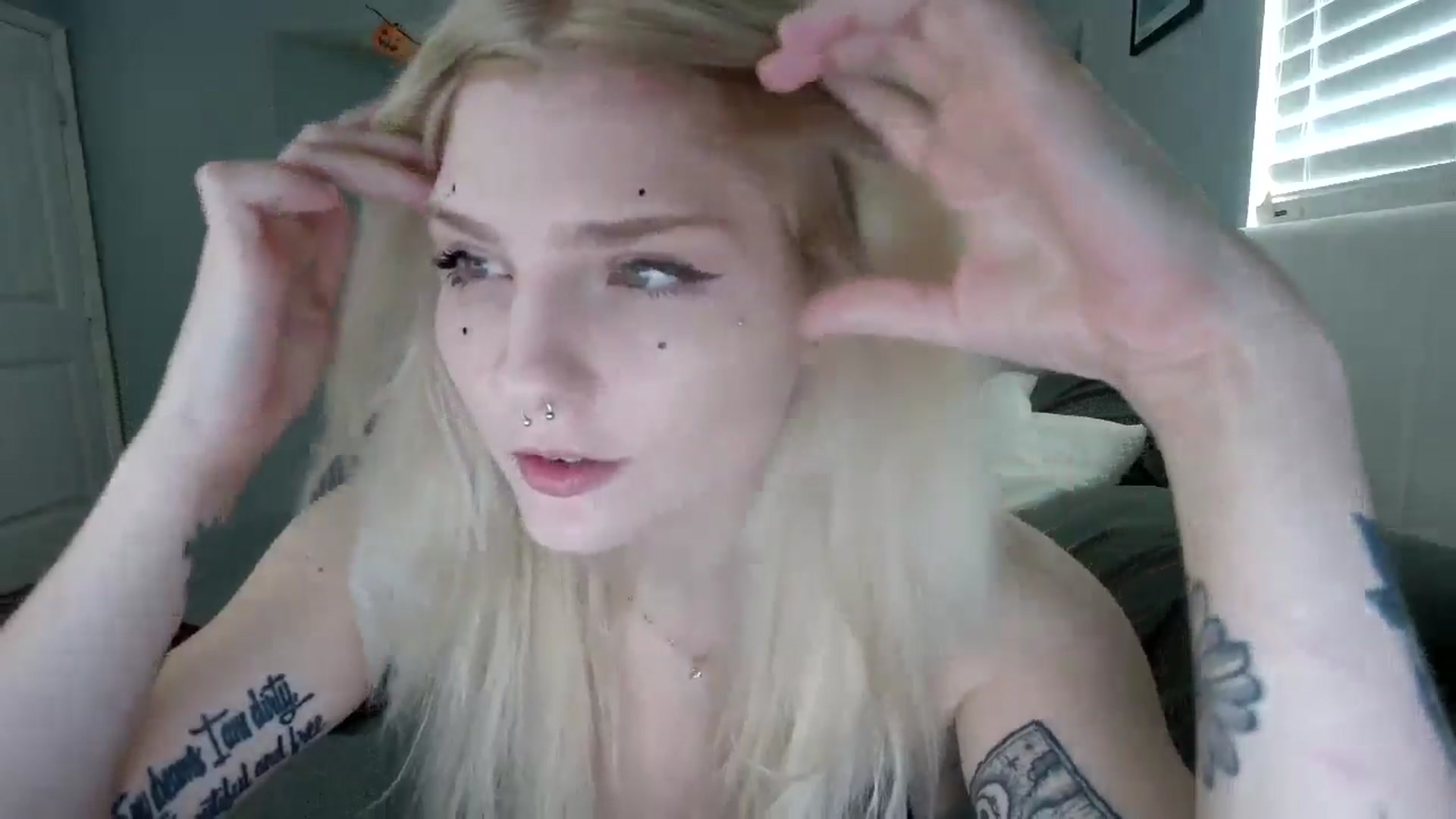 Gallery image thumbnail from DuckChan0's myfreecams stream on, 10/17/2024, 15:32 image 4 of 20