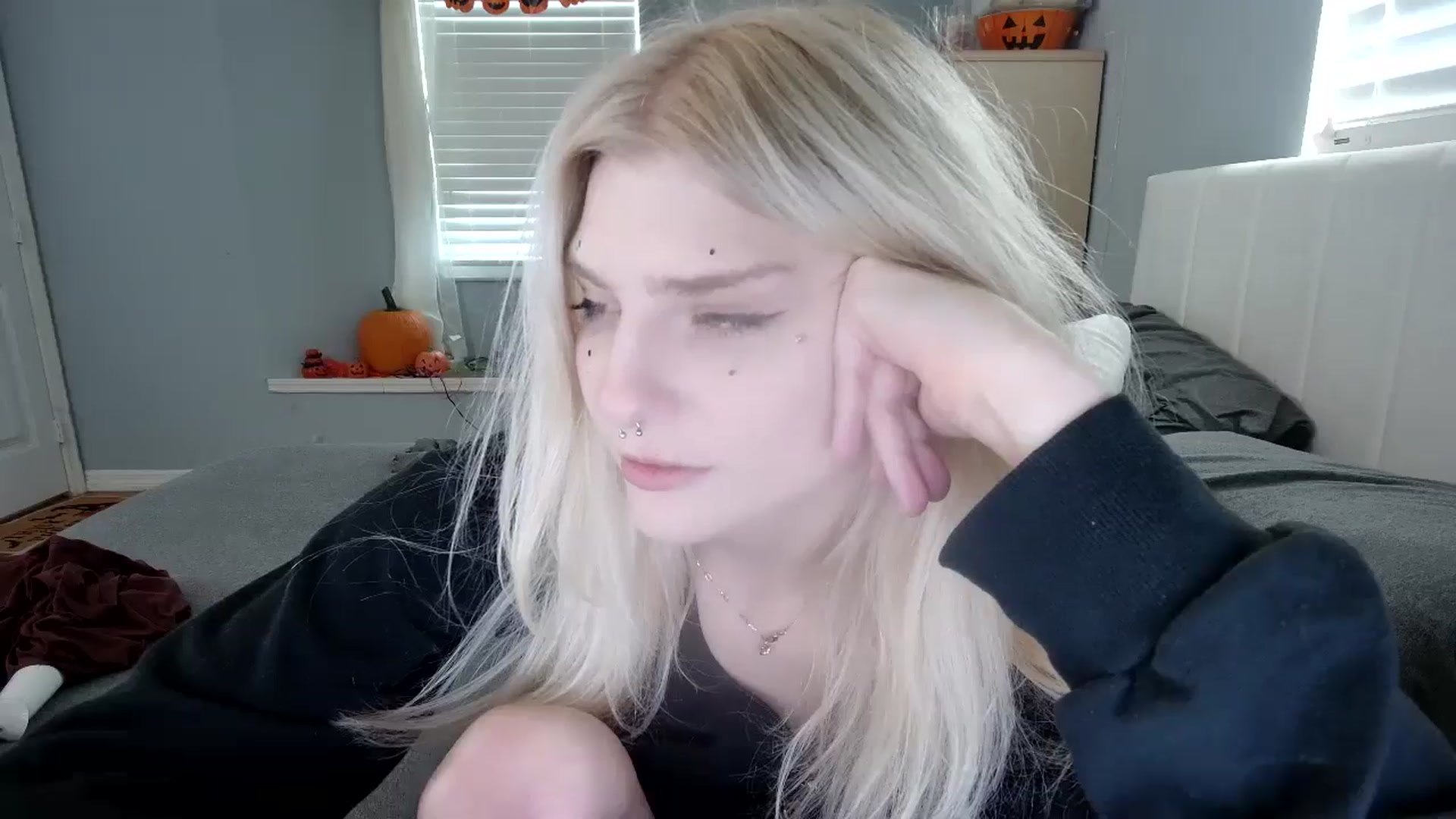 Gallery image thumbnail from DuckChan0's myfreecams stream on, 10/17/2024, 16:18 image 14 of 20