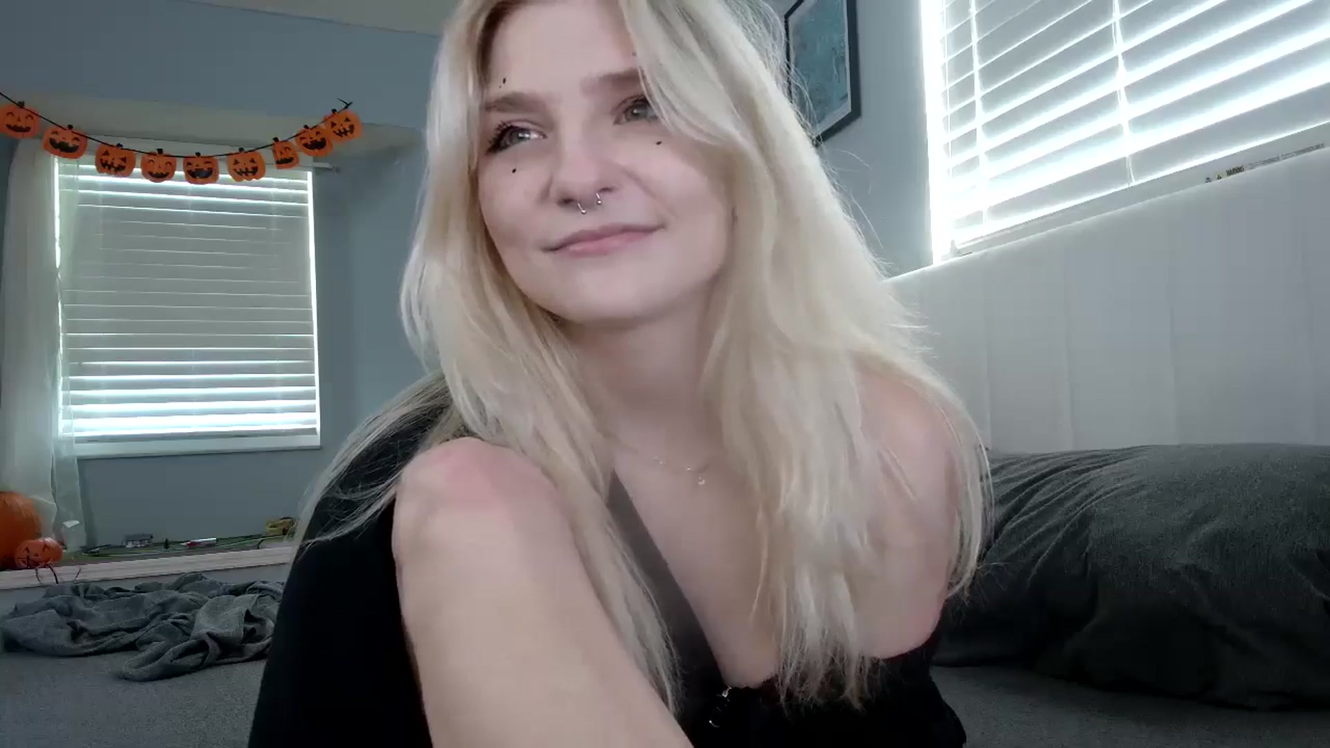Gallery image thumbnail from DuckChan0's myfreecams stream on, 10/17/2024, 16:18 image 5 of 20