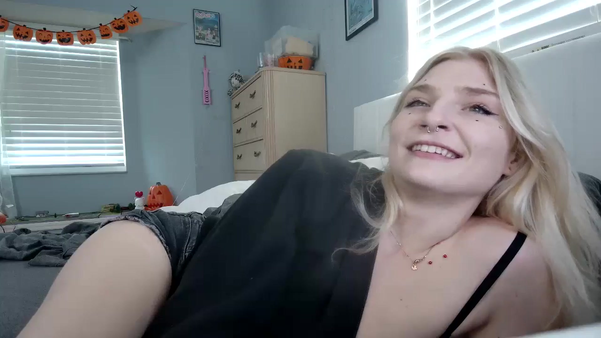 Gallery image thumbnail from DuckChan0's myfreecams stream on, 10/17/2024, 16:18 image 2 of 20