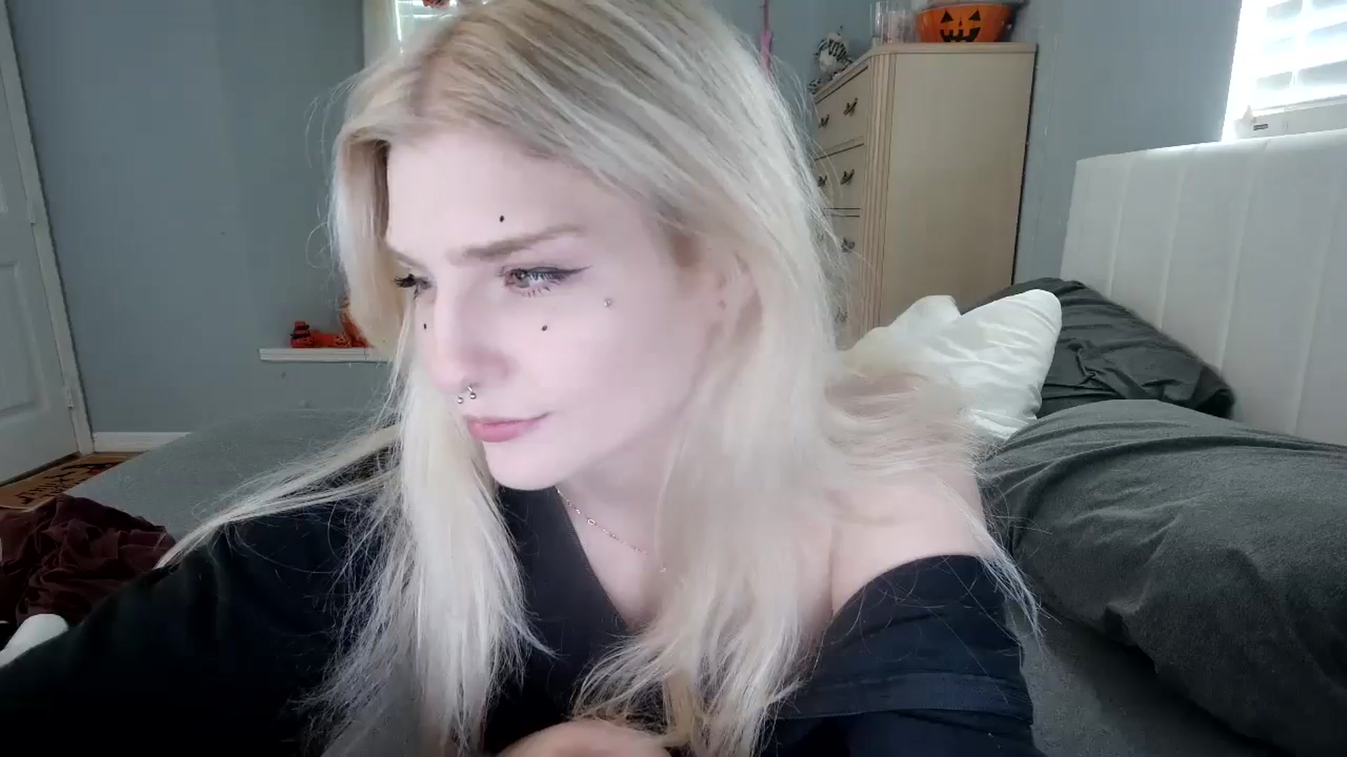 Gallery image thumbnail from DuckChan0's myfreecams stream on, 10/17/2024, 16:18 image 13 of 20