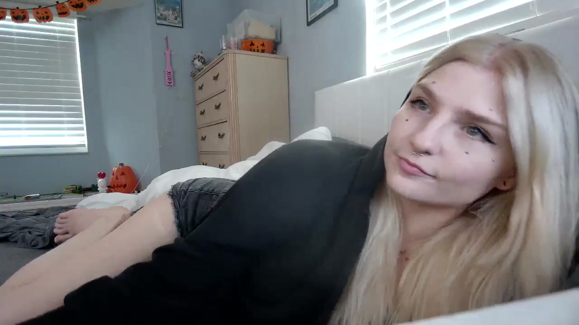 Gallery image thumbnail from DuckChan0's myfreecams stream on, 10/17/2024, 16:18 image 18 of 20