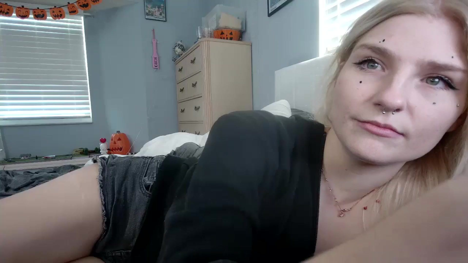 Gallery image thumbnail from DuckChan0's myfreecams stream on, 10/17/2024, 16:18 image 8 of 20