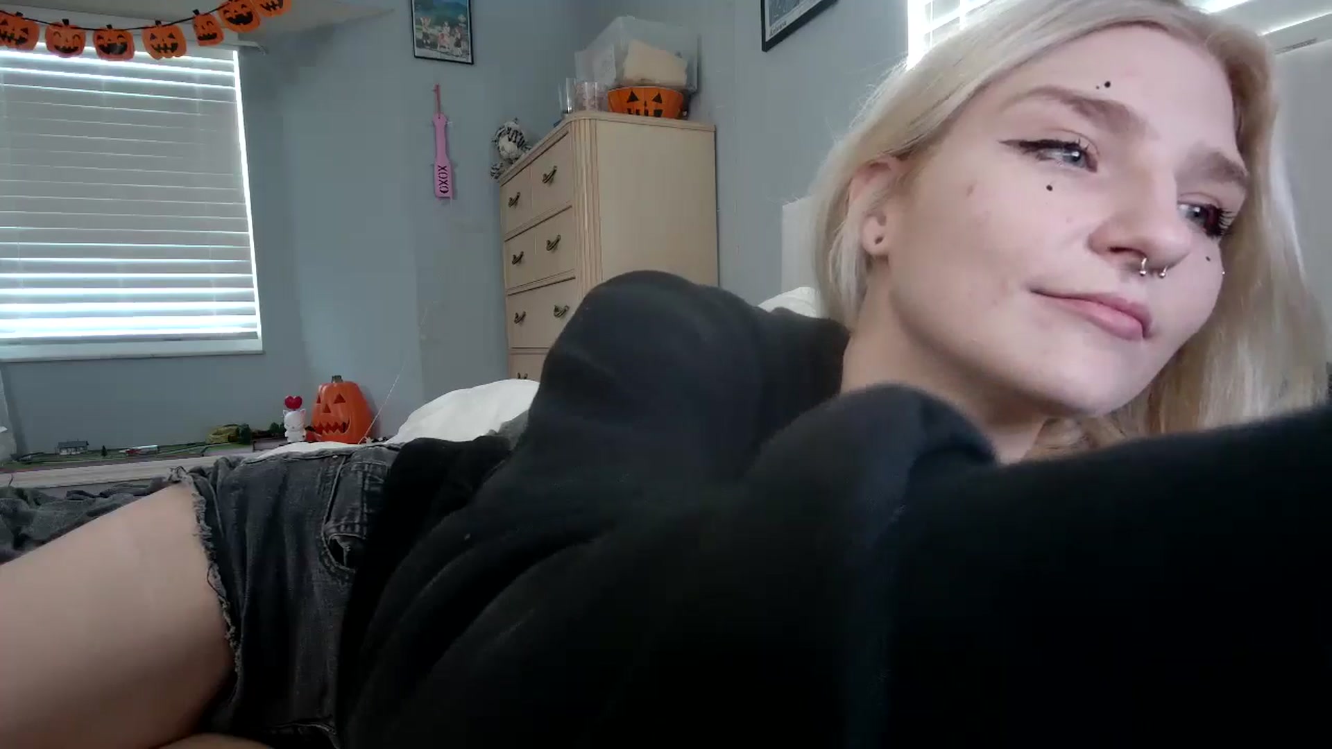 Gallery image thumbnail from DuckChan0's myfreecams stream on, 10/17/2024, 16:18 image 9 of 20