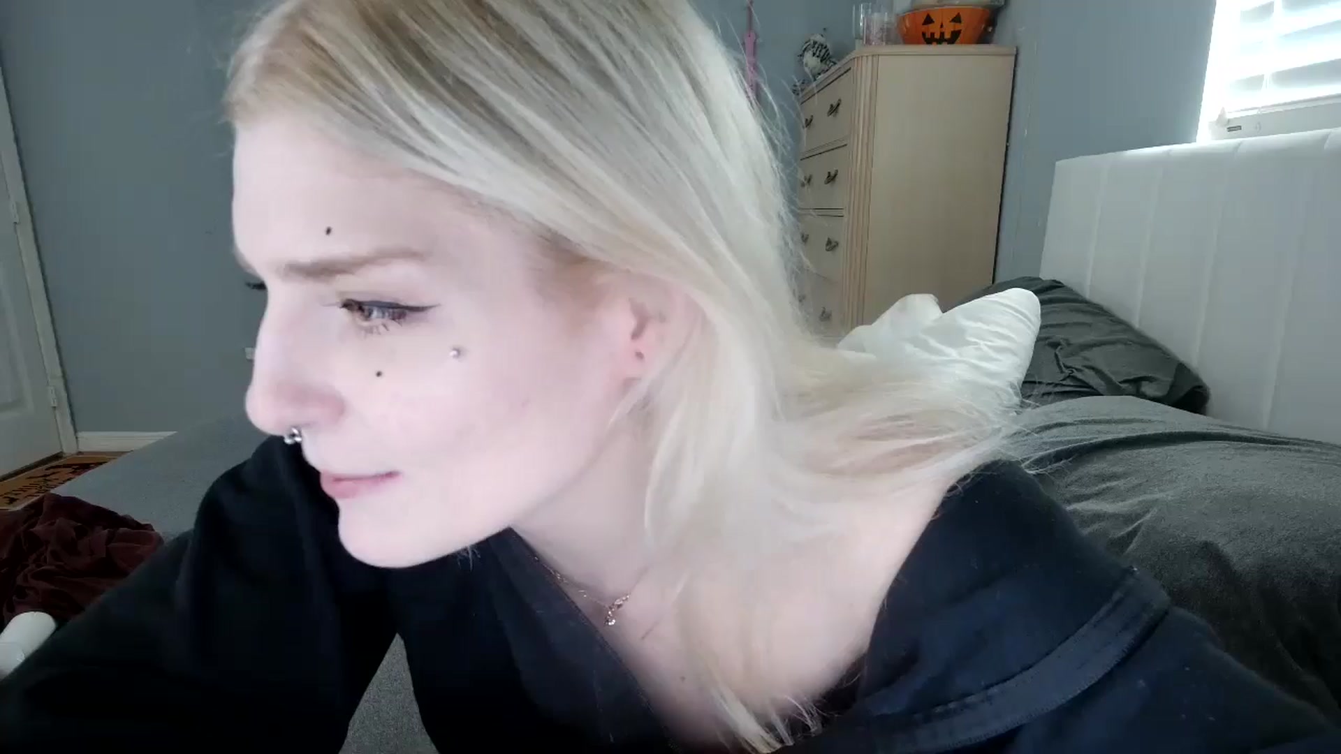 Gallery image thumbnail from DuckChan0's myfreecams stream on, 10/17/2024, 16:18 image 15 of 20
