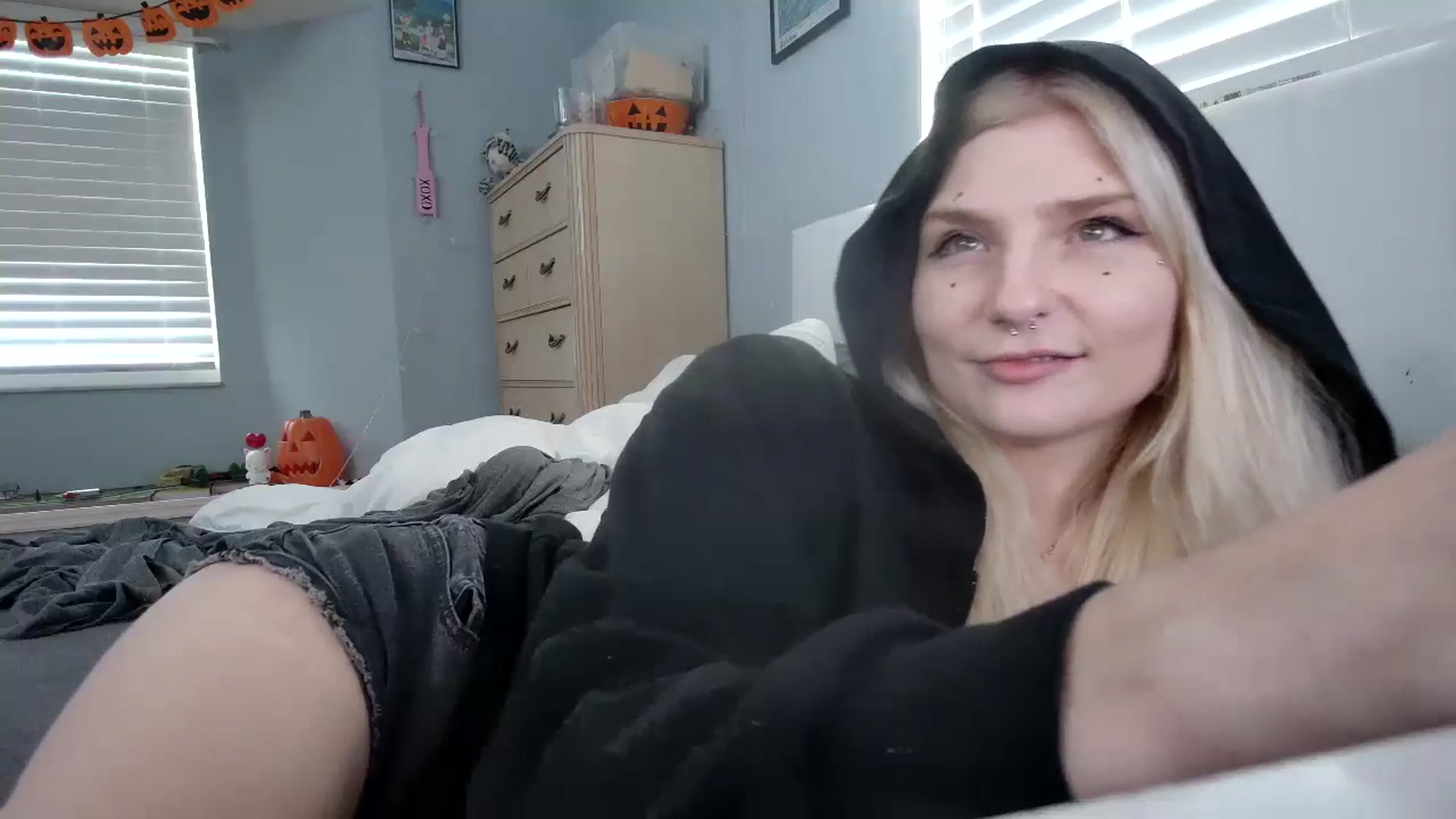 Gallery image thumbnail from DuckChan0's myfreecams stream on, 10/17/2024, 16:18 image 17 of 20
