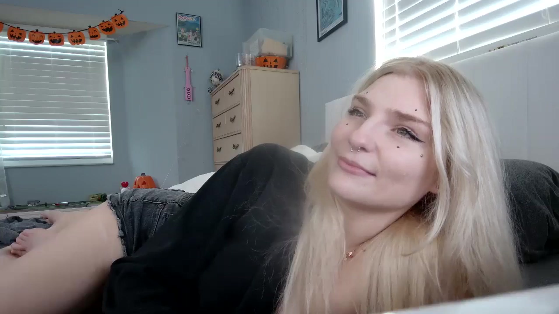 Gallery image thumbnail from DuckChan0's myfreecams stream on, 10/17/2024, 16:18 image 4 of 20
