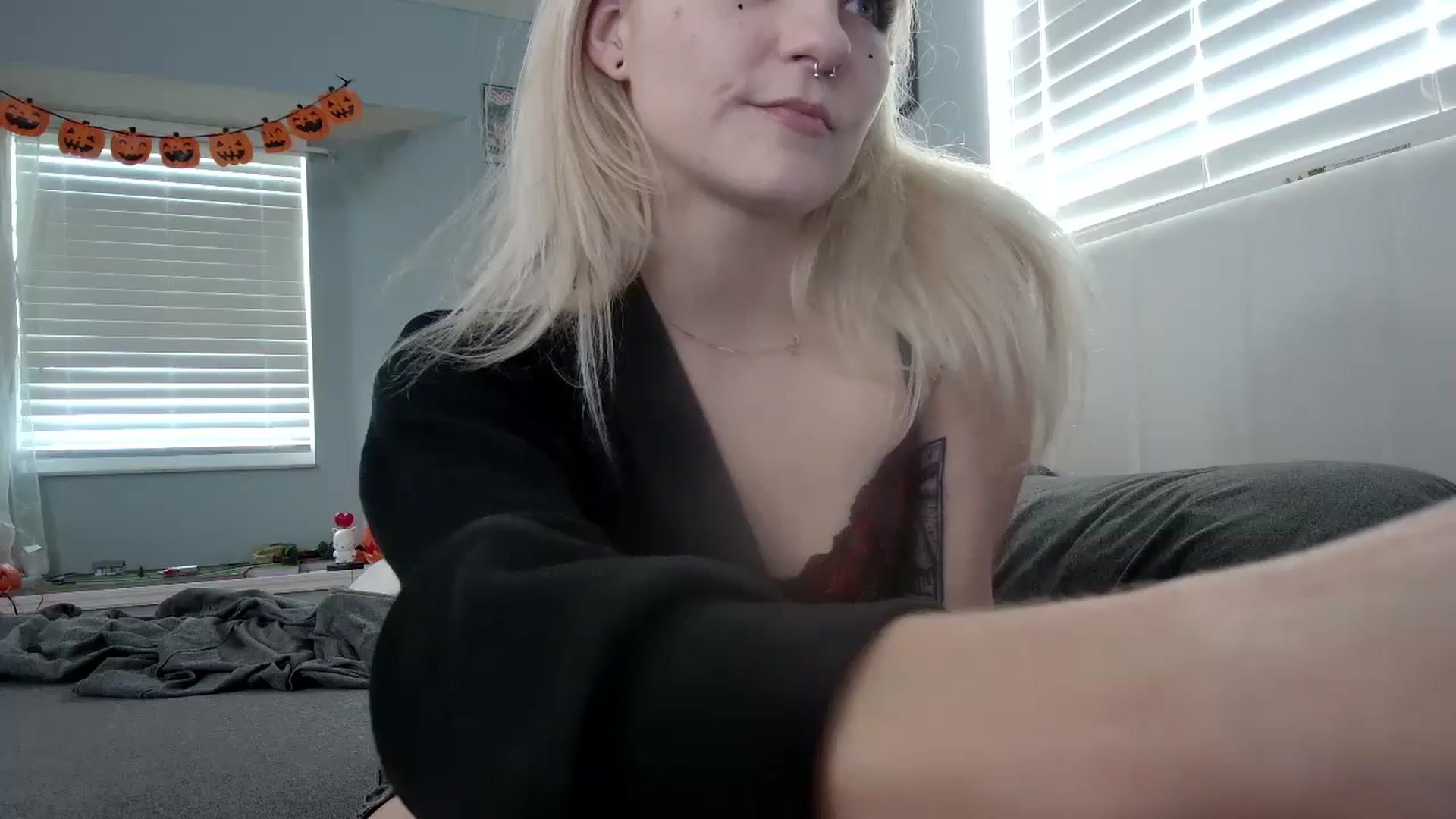 Gallery image thumbnail from DuckChan0's myfreecams stream on, 10/17/2024, 16:18 image 1 of 20